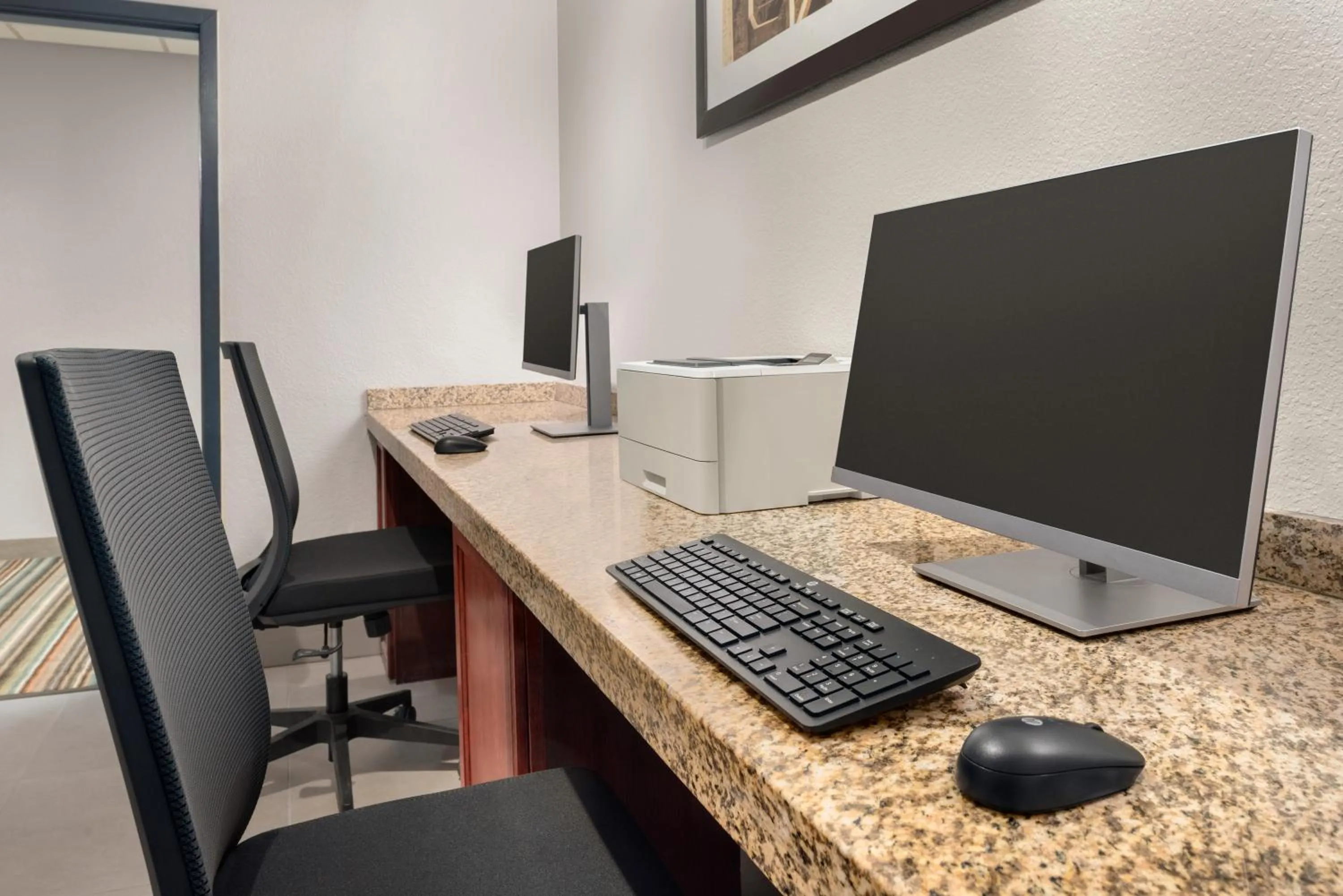 Business facilities in Country Inn & Suites by Radisson, Pella, IA