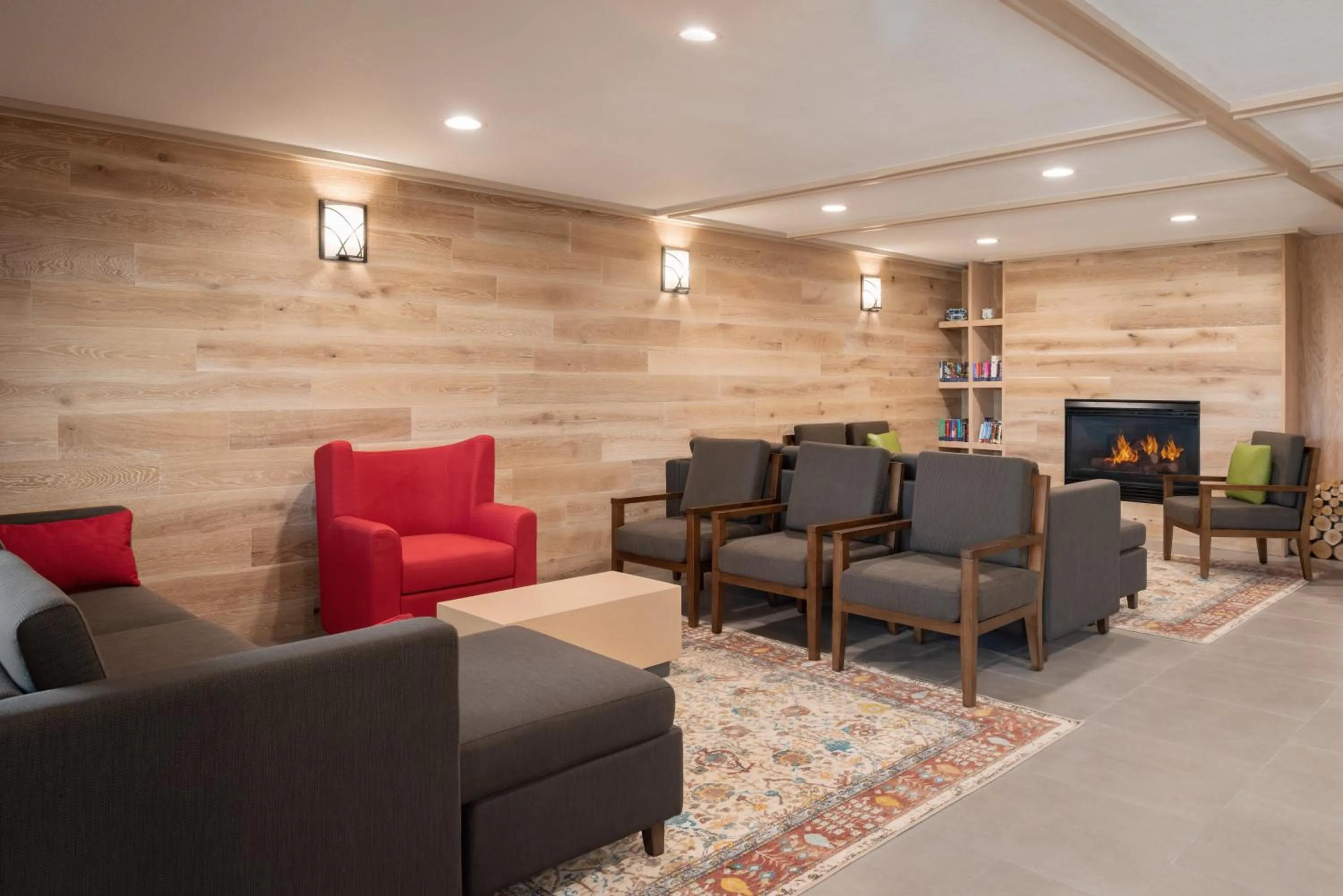 Lobby or reception in Country Inn & Suites by Radisson, Pella, IA