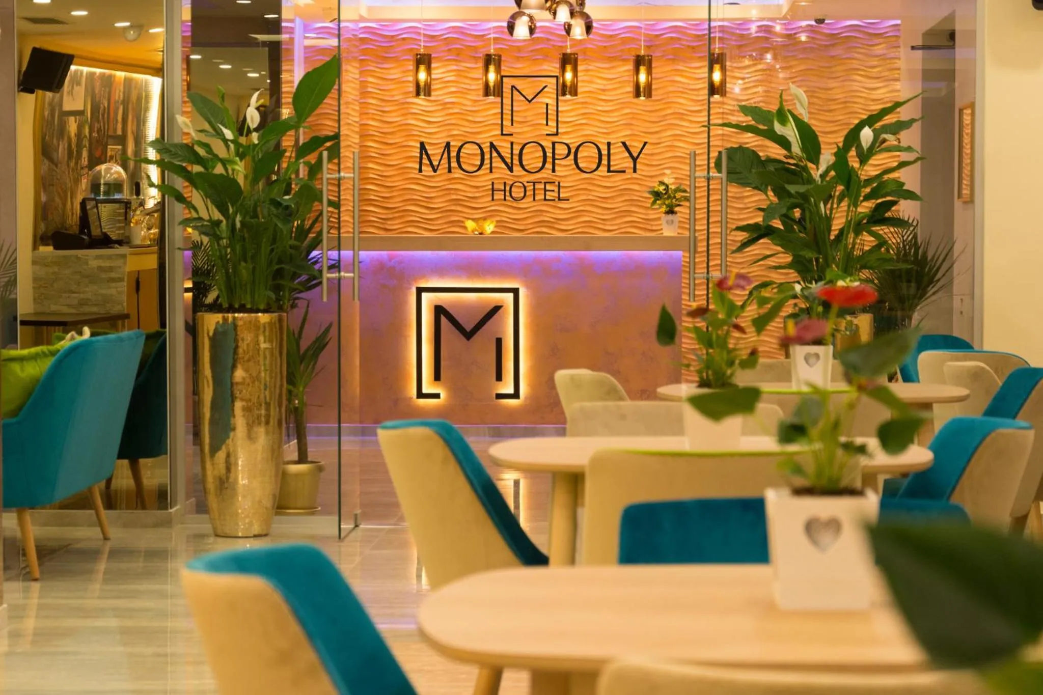 Restaurant/places to eat in Monopoly Hotel