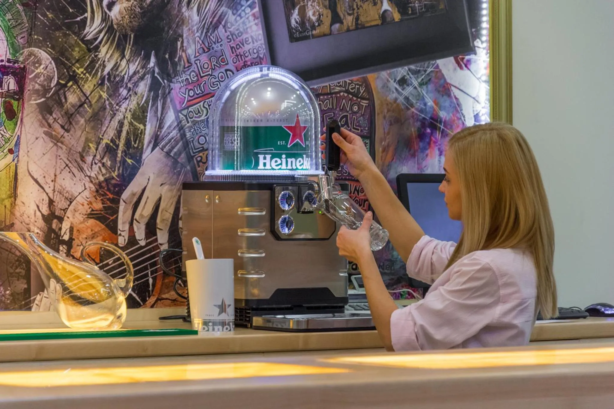 Restaurant/places to eat in Monopoly Hotel