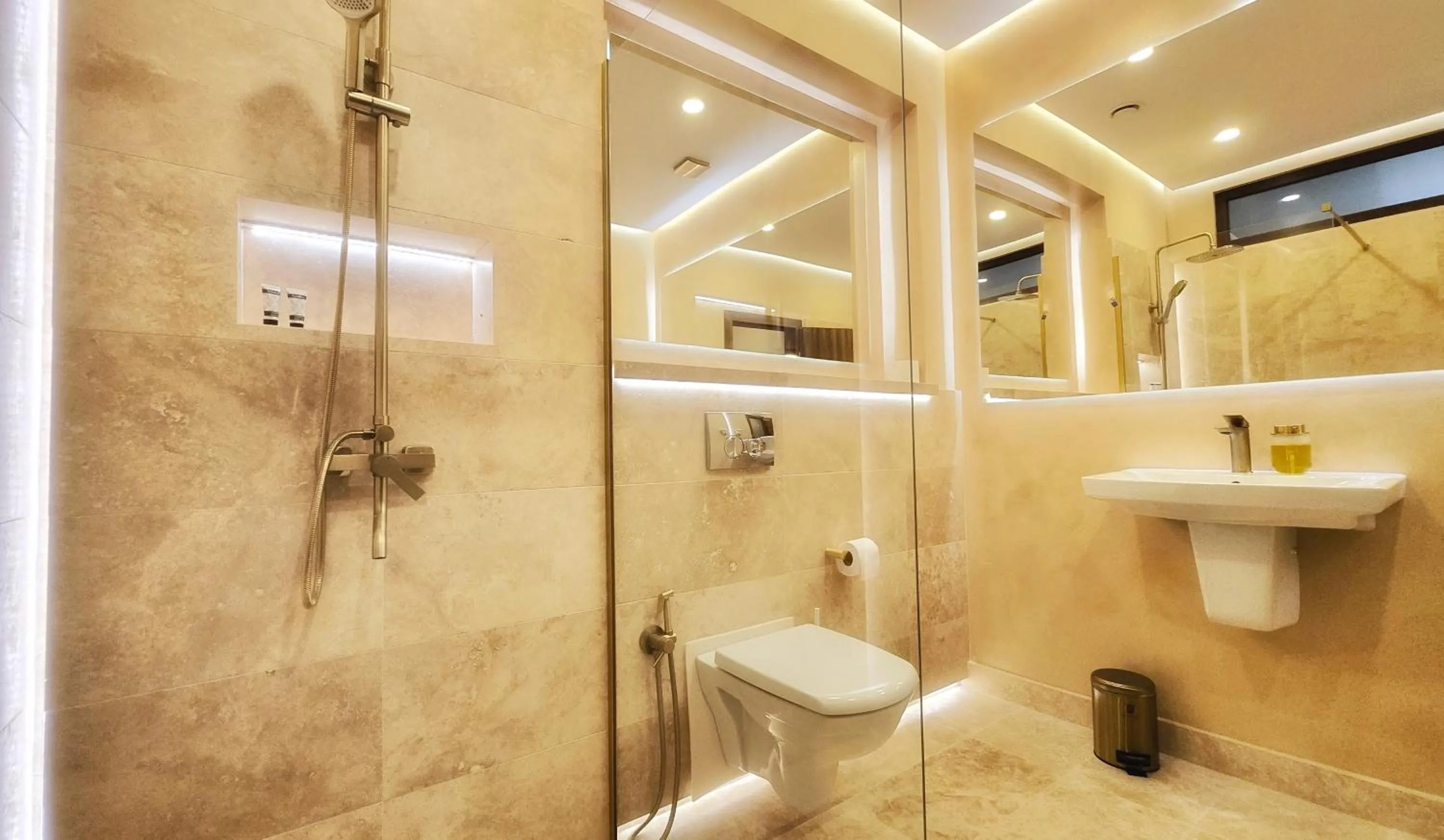 Shower in Monopoly Hotel