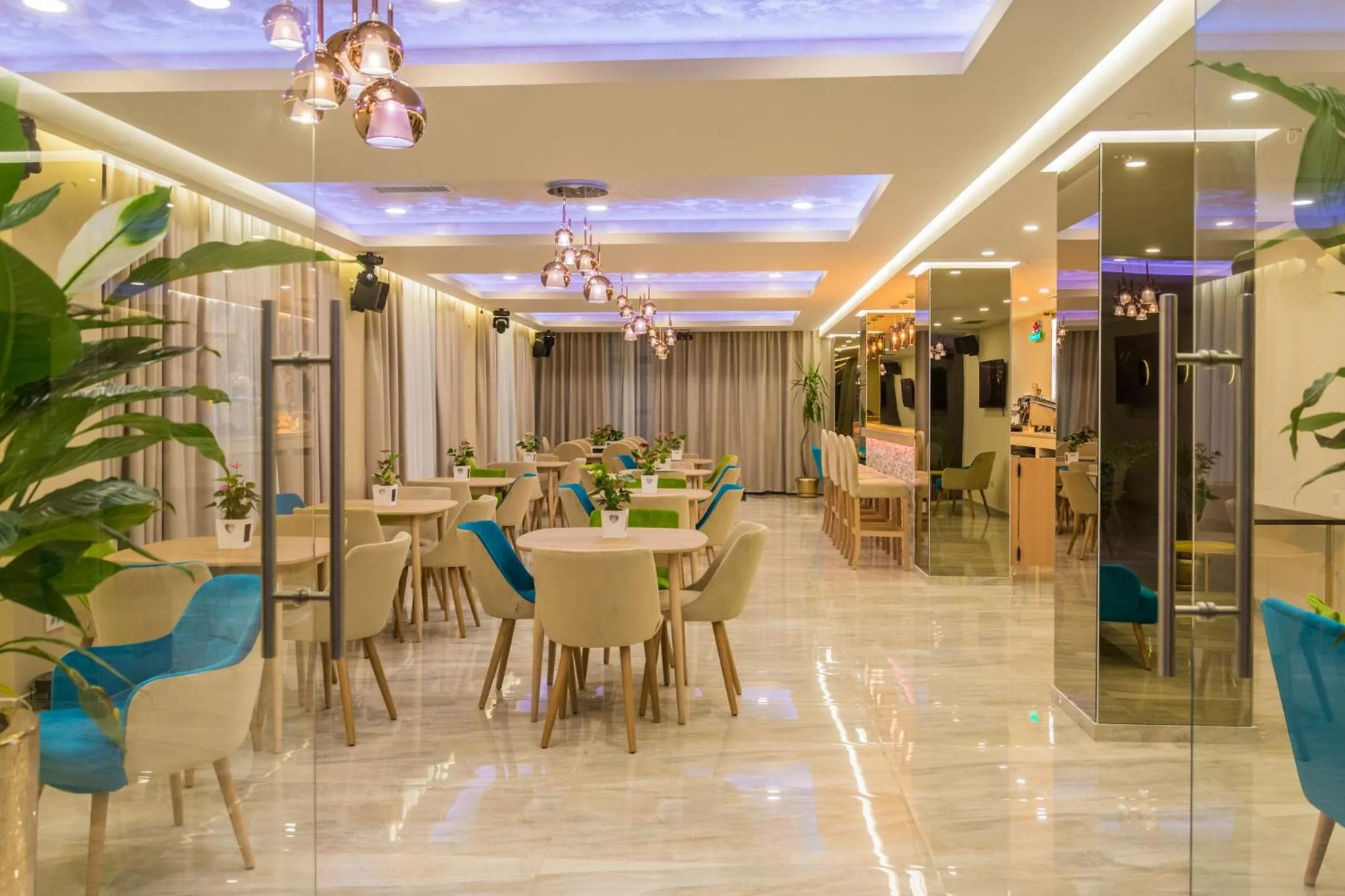 Restaurant/places to eat in Monopoly Hotel