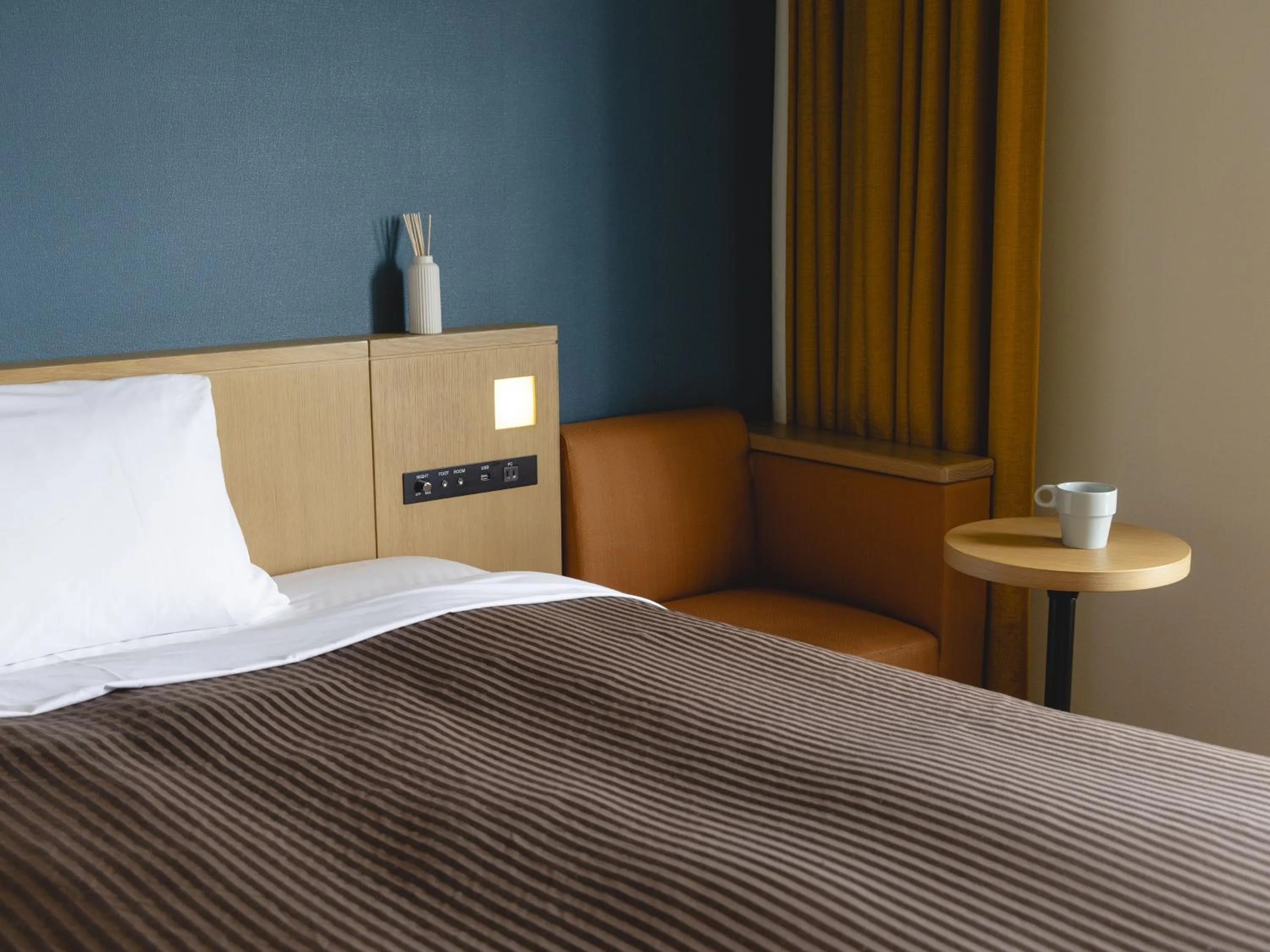 Photo of the whole room, Bed in Kansai Airport Washington Hotel