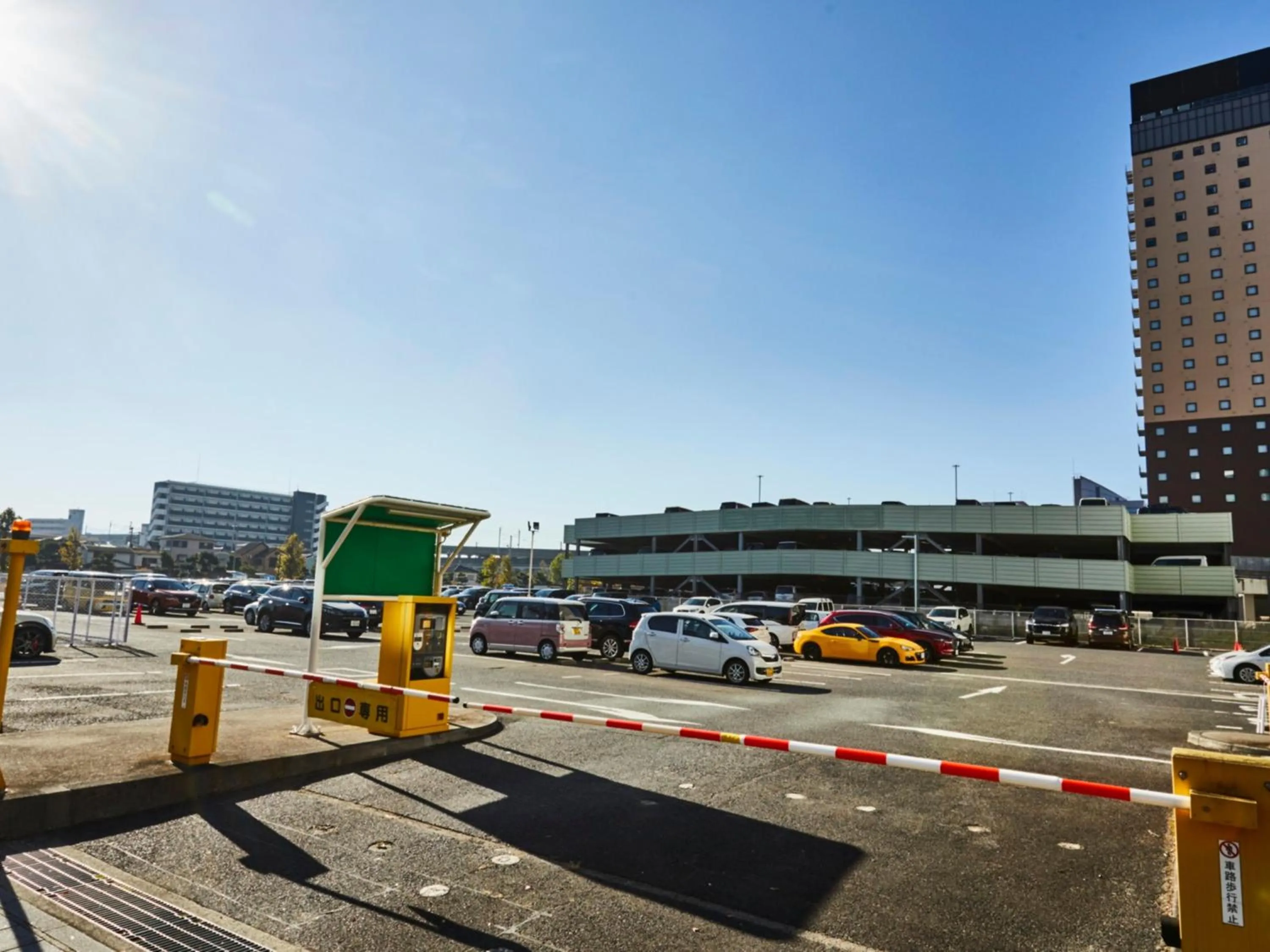 Parking in Kansai Airport Washington Hotel