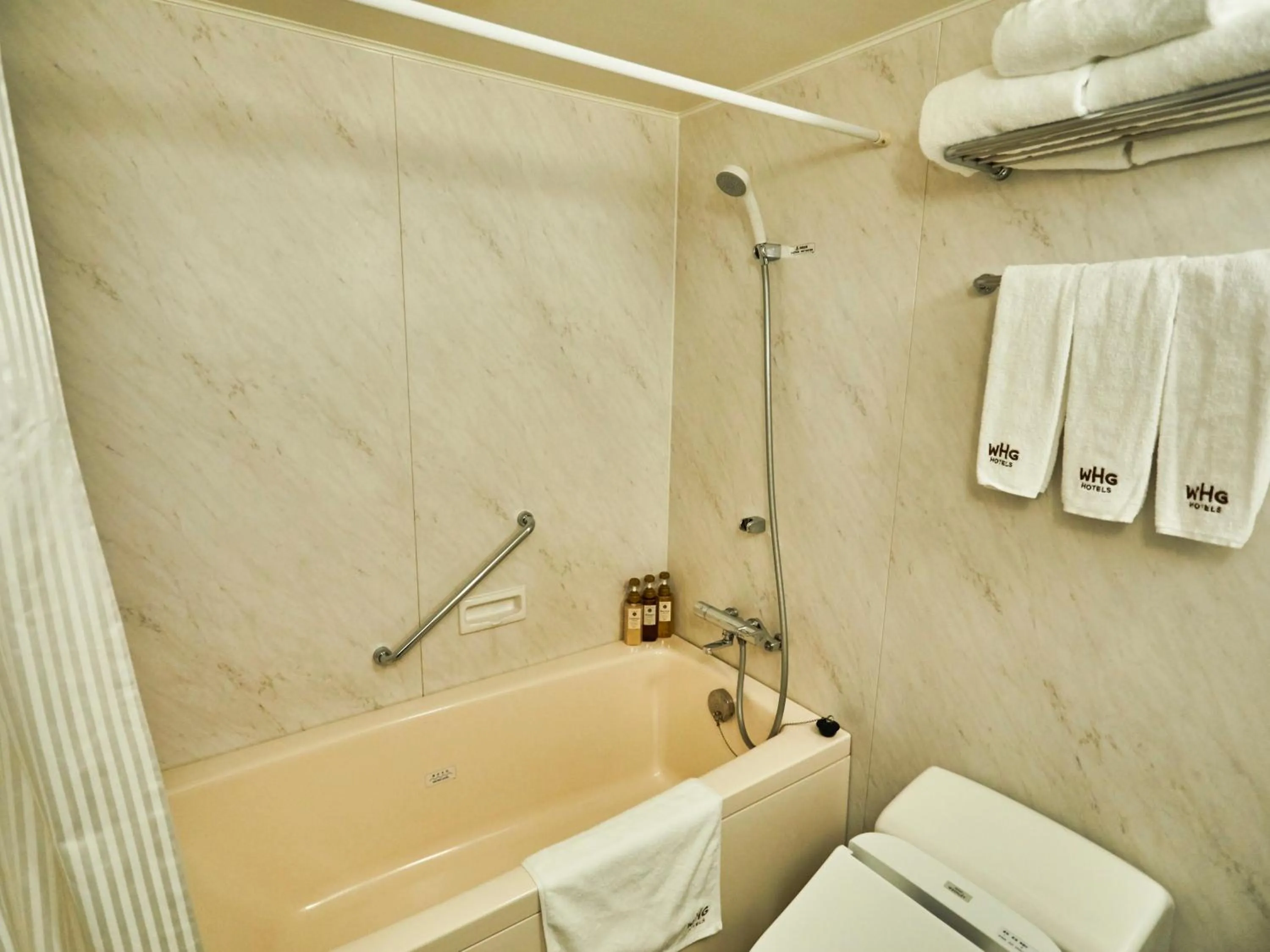 Bathroom in Kansai Airport Washington Hotel