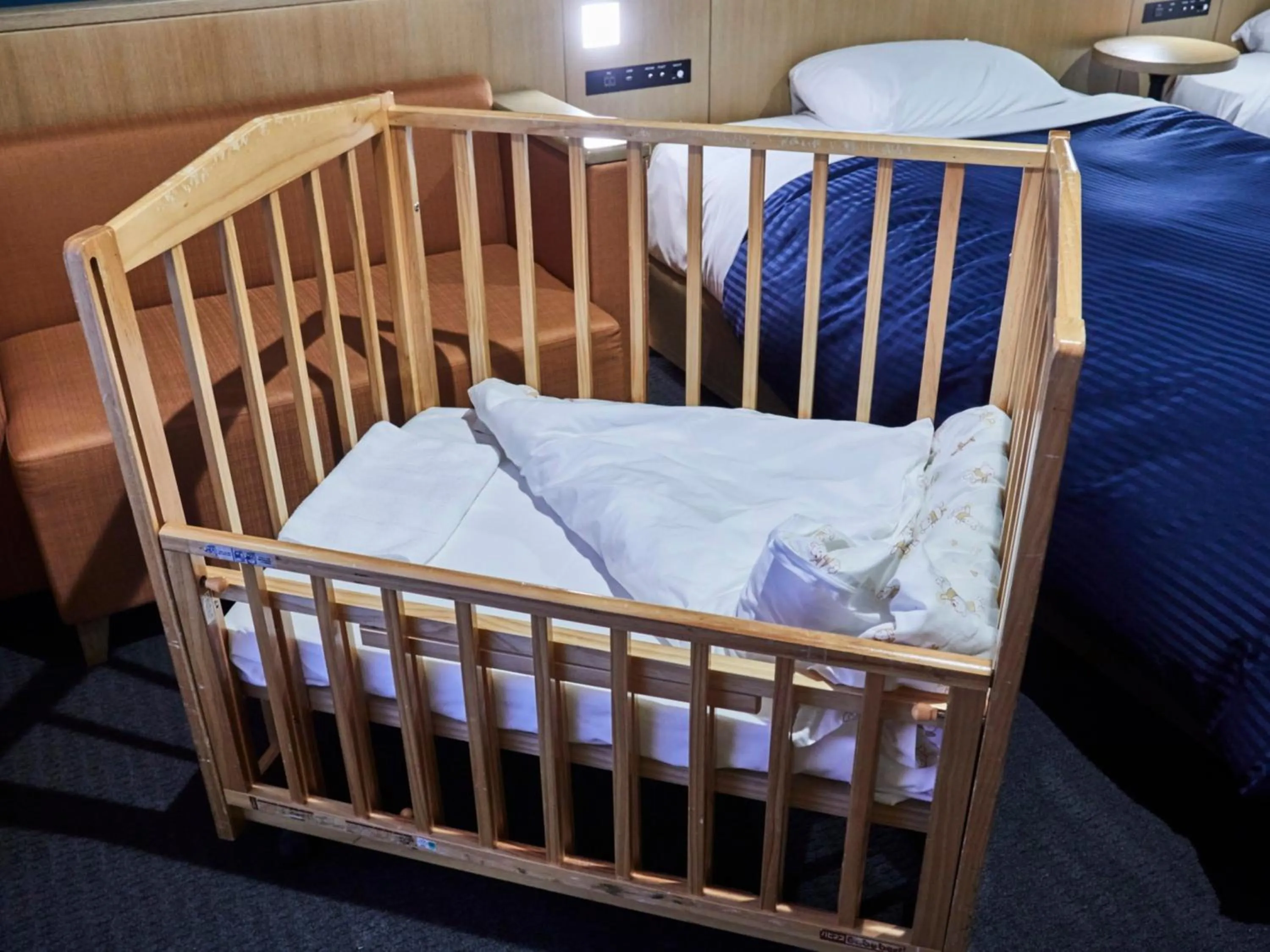 Bed in Kansai Airport Washington Hotel