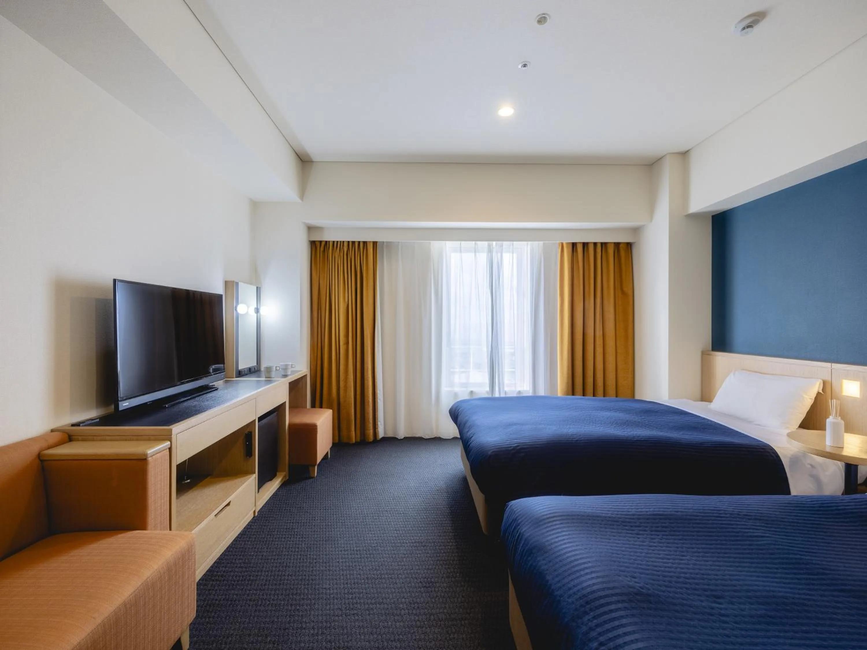 Photo of the whole room, Bed in Kansai Airport Washington Hotel