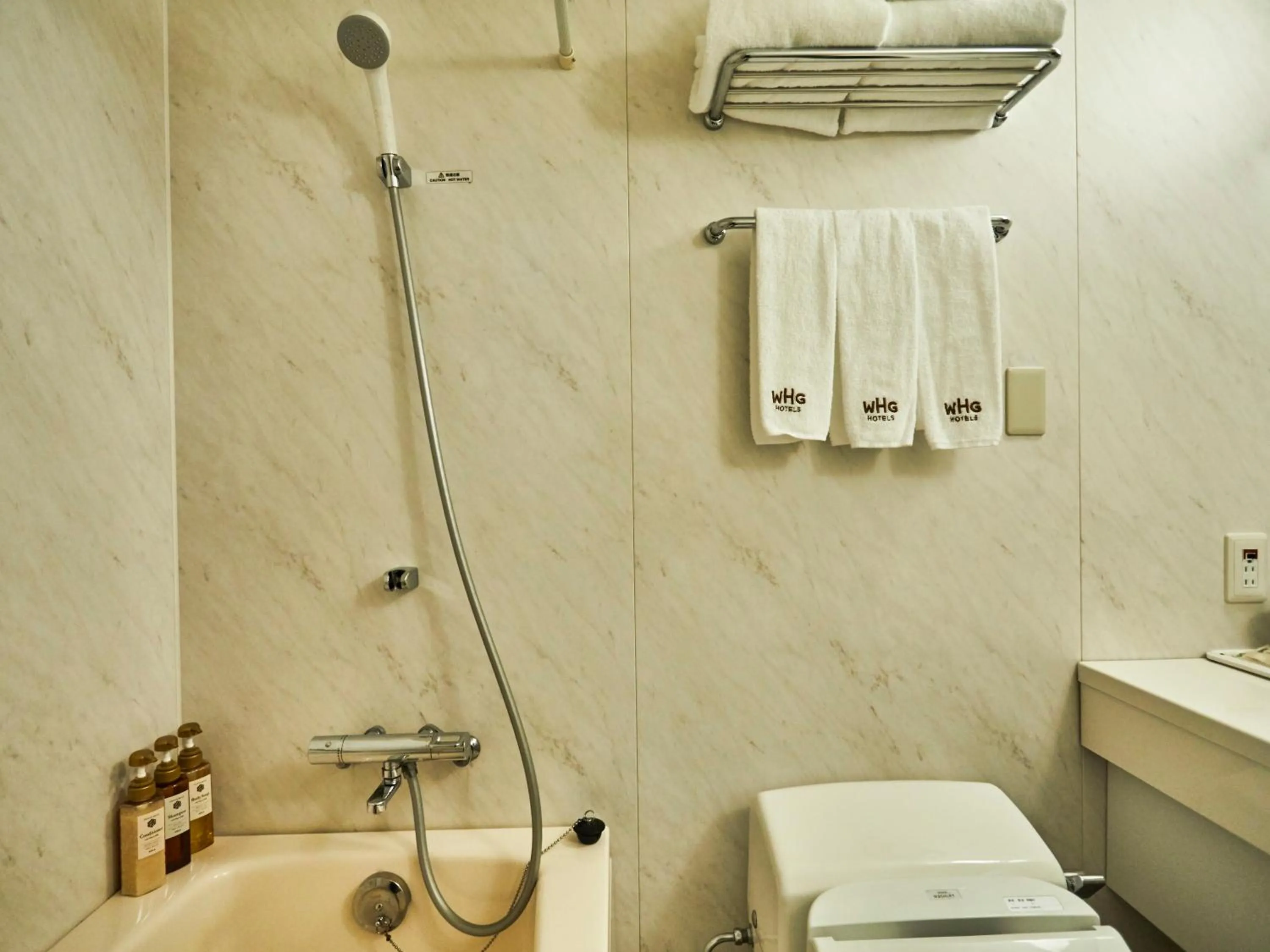 Shower in Kansai Airport Washington Hotel