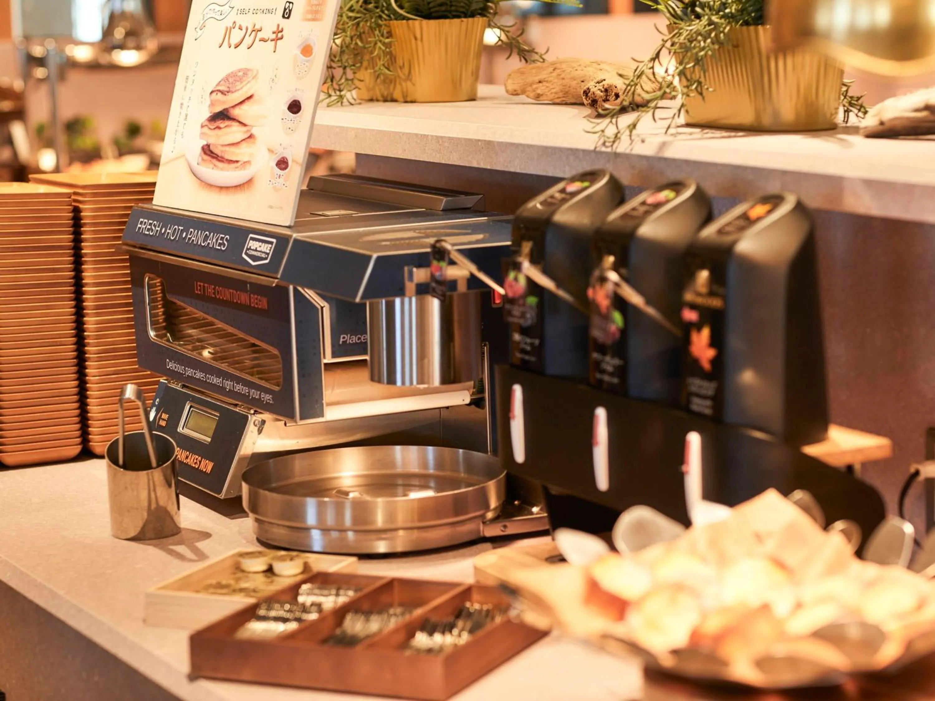 Restaurant/places to eat in Kansai Airport Washington Hotel