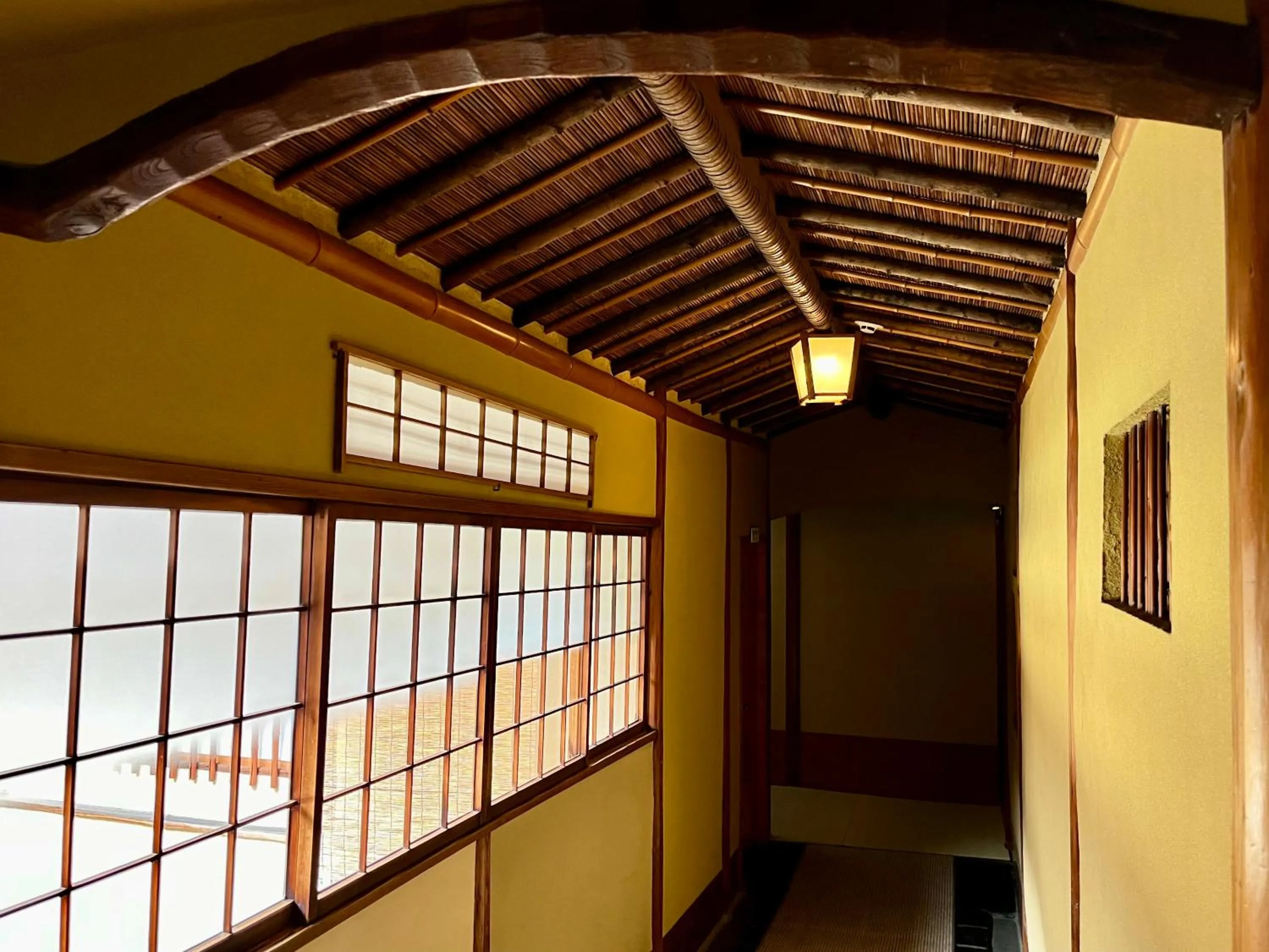 Area and facilities in Charoku Bekkan