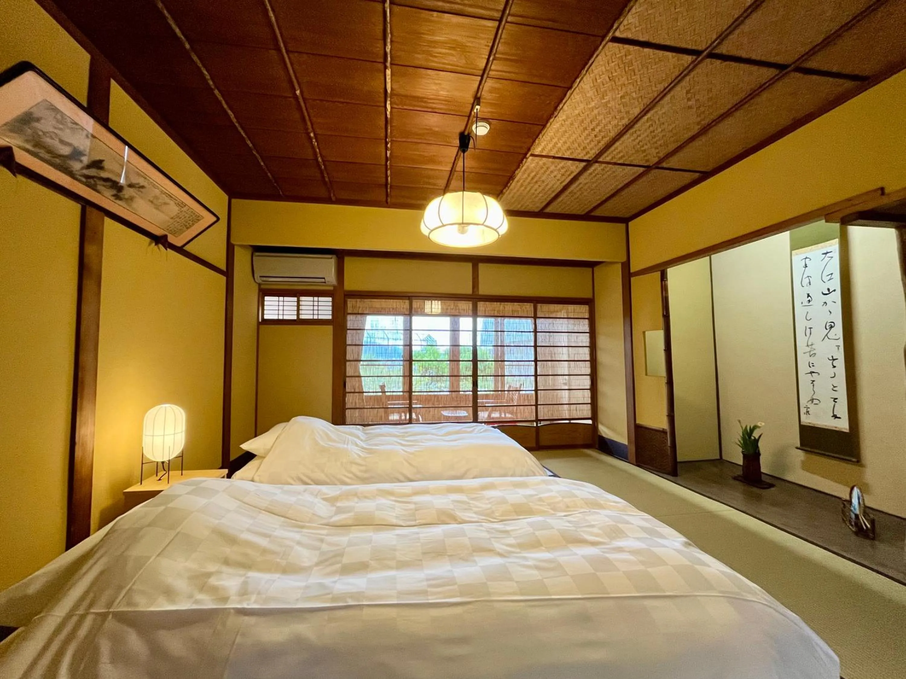 Bed in Charoku Bekkan