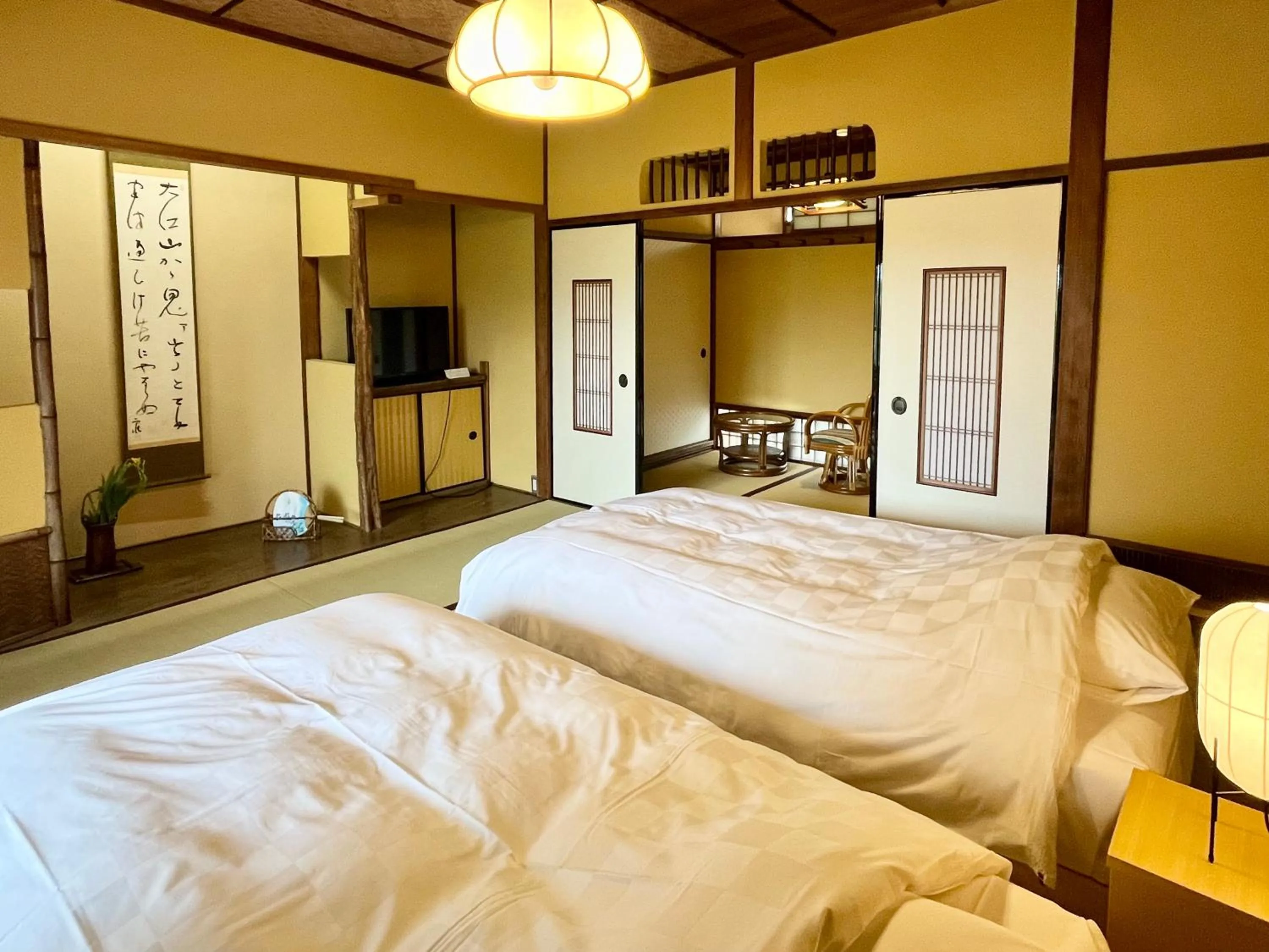 Bed in Charoku Bekkan