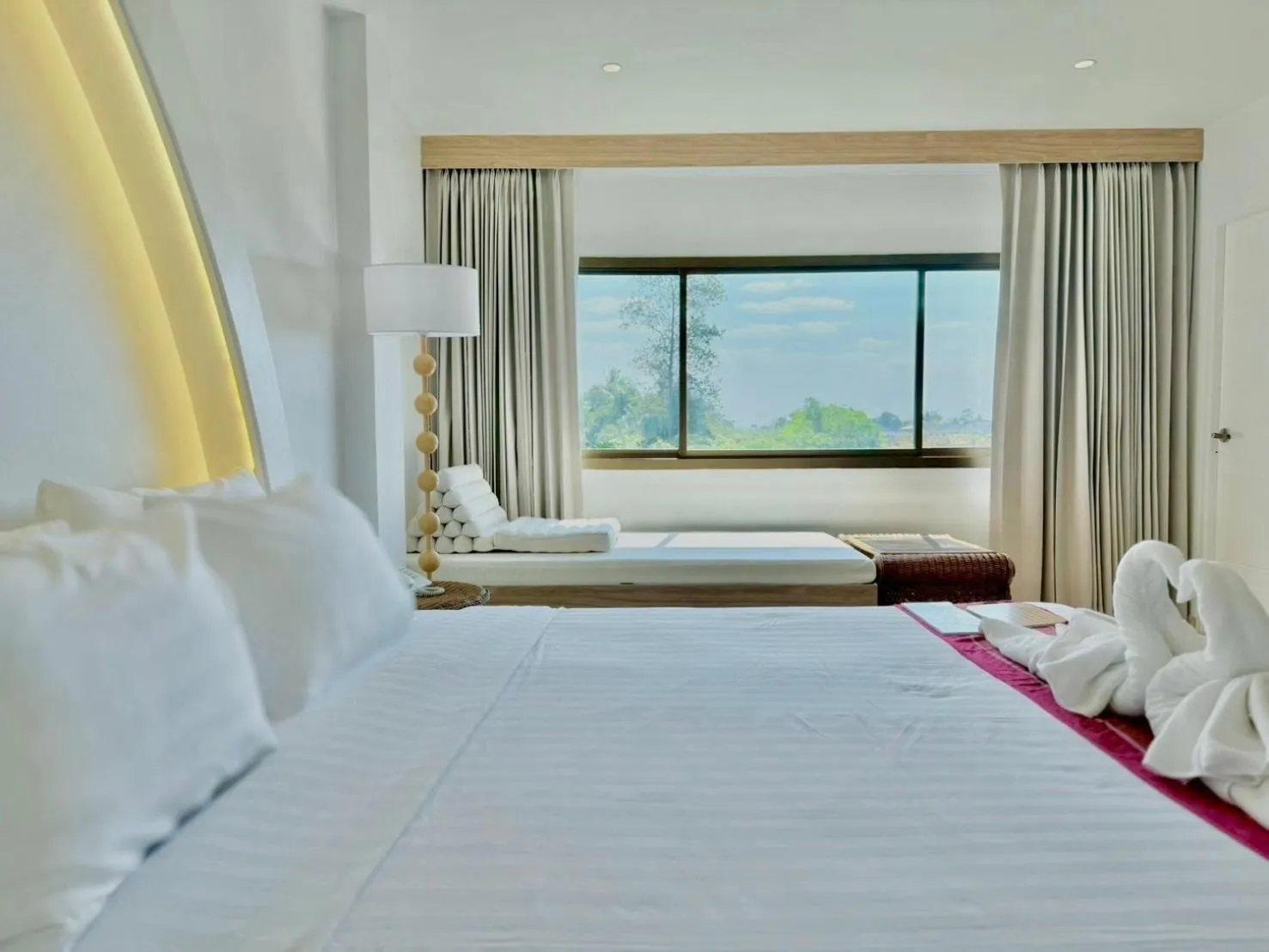 Bed in Phanomrungpuri Hotel Buriram