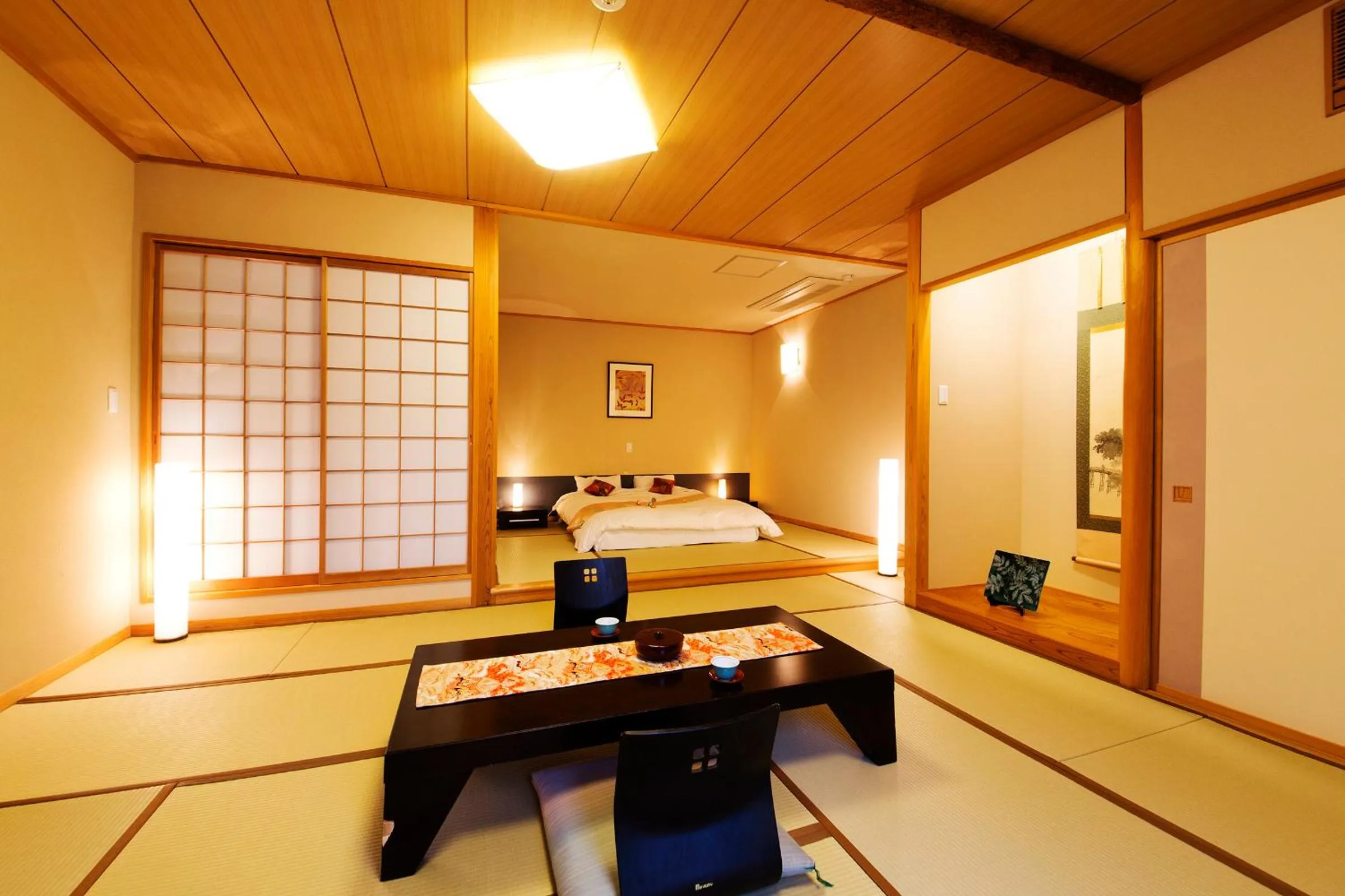 Photo of the whole room, Bed in Yukimurasaki