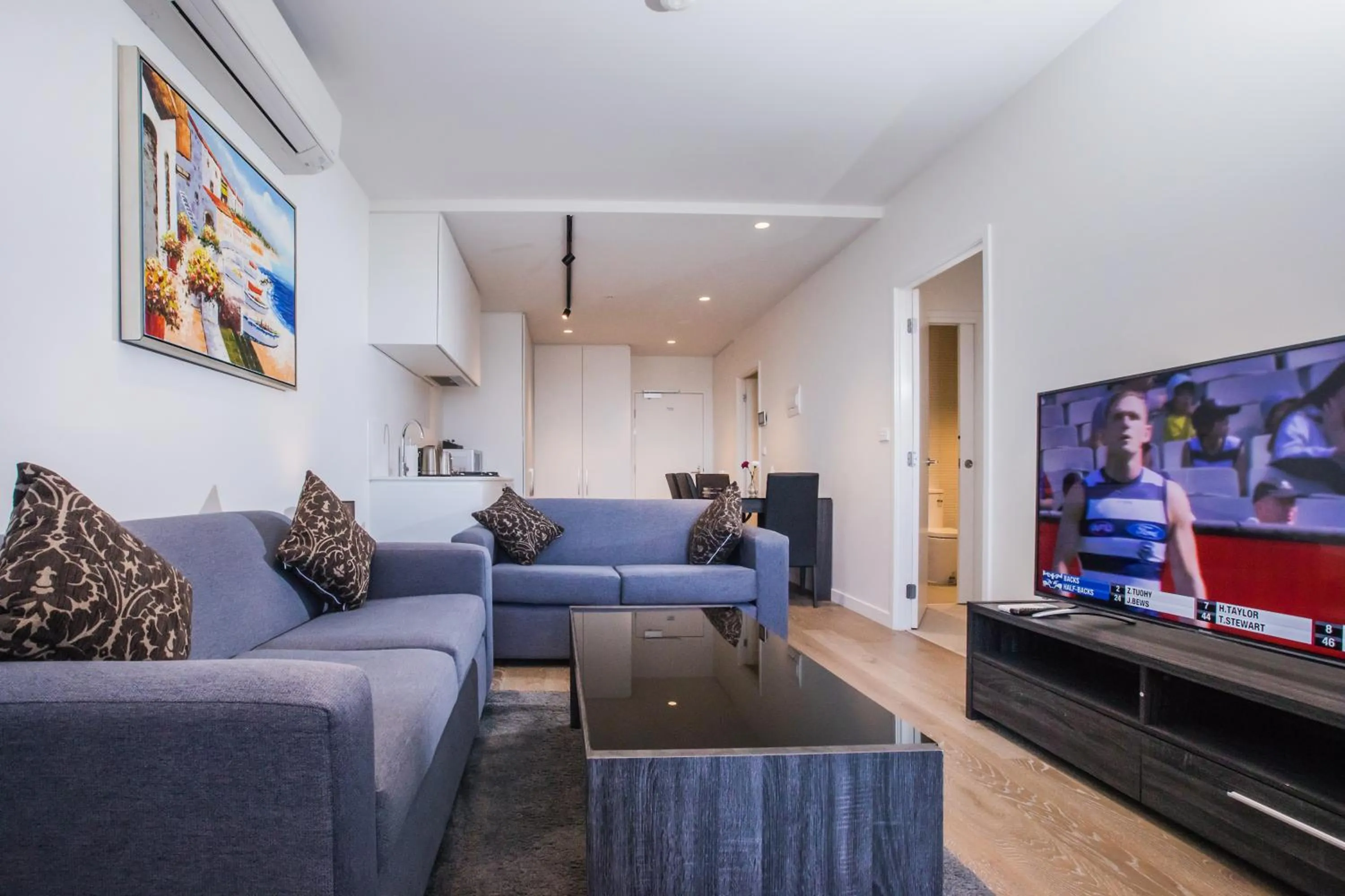 TV and multimedia in Spencer Street Apartments