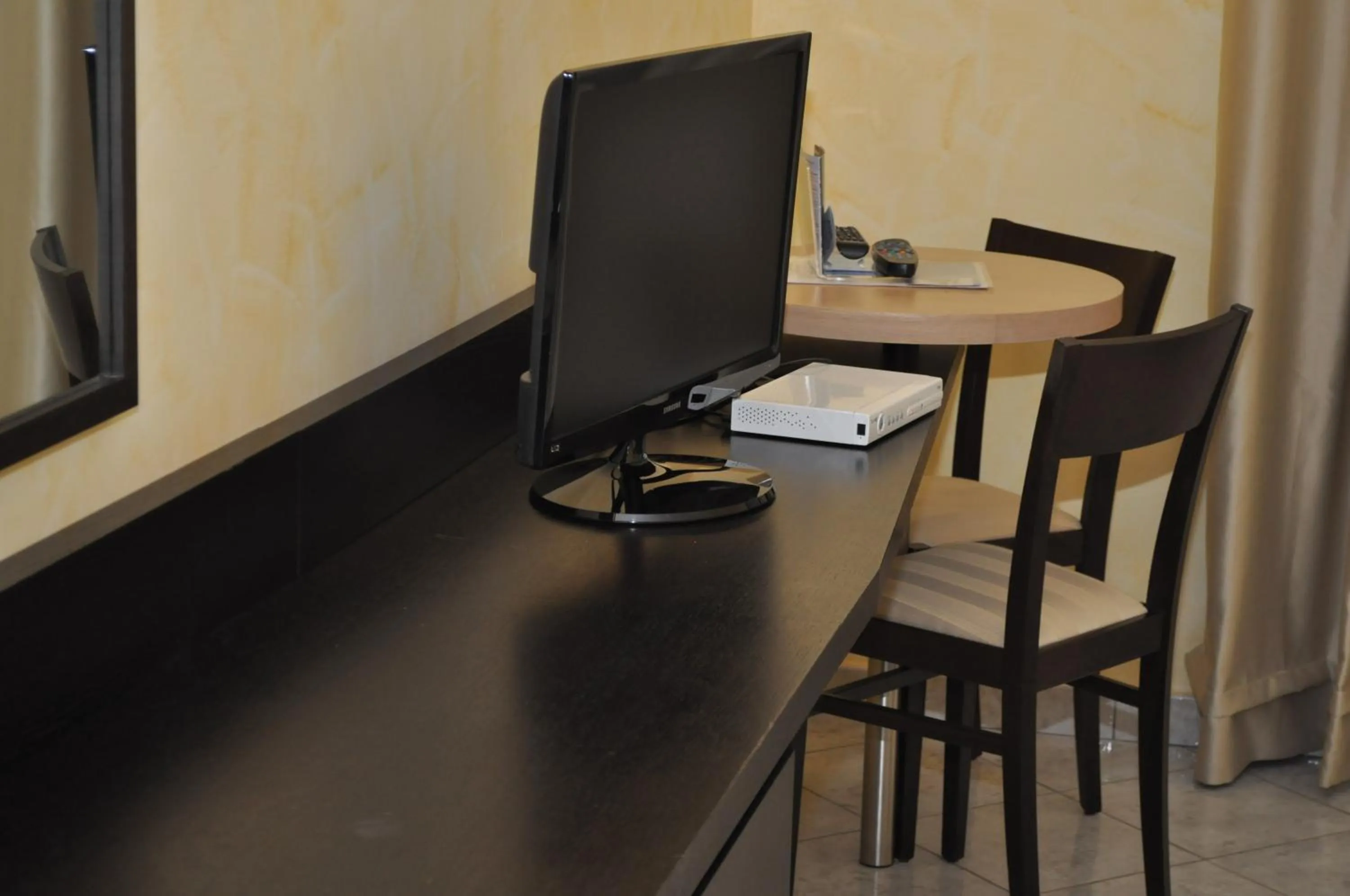 TV and multimedia in Hotel Onda Bleu