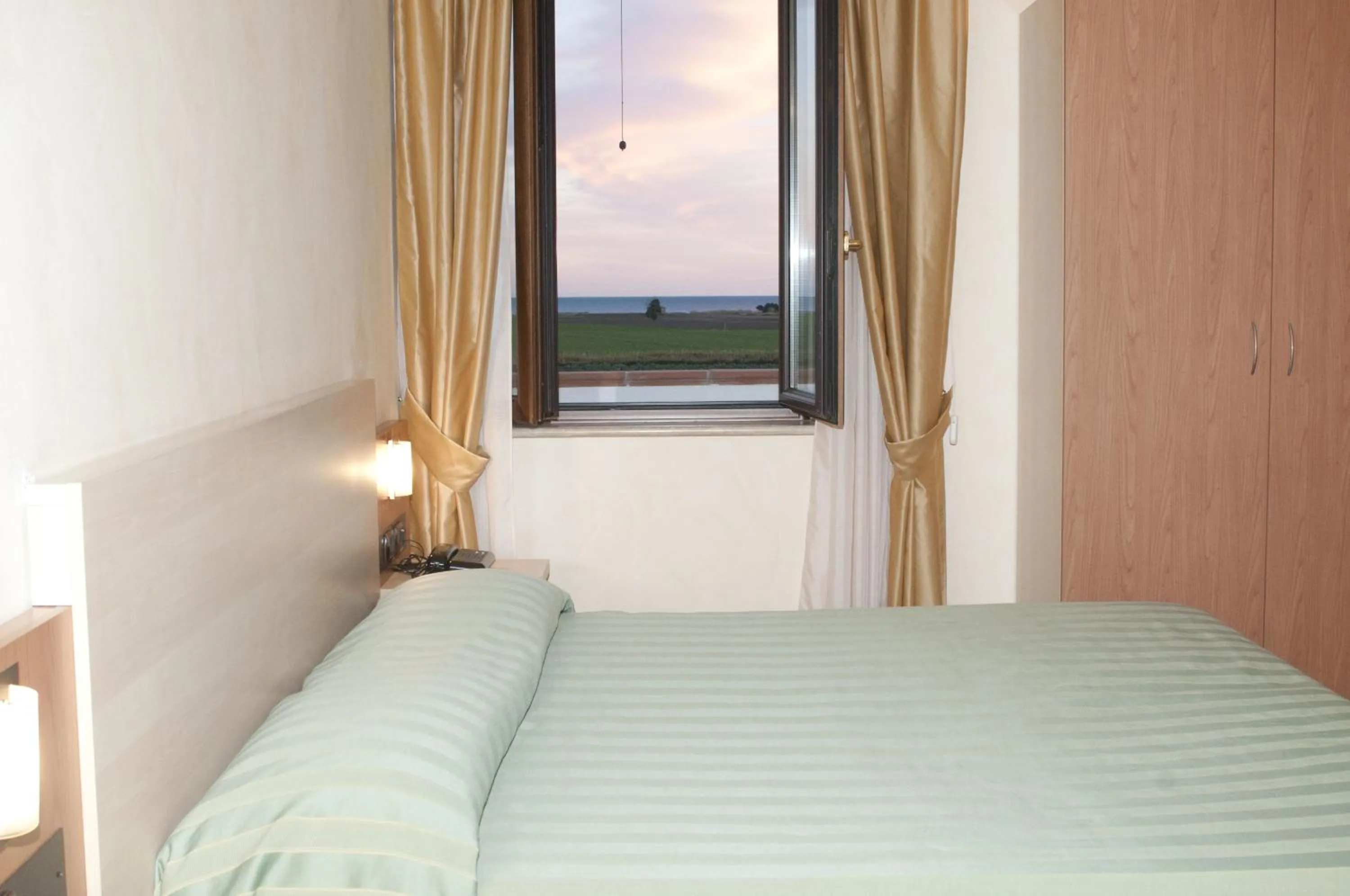 Bedroom, Bed in Hotel Onda Bleu