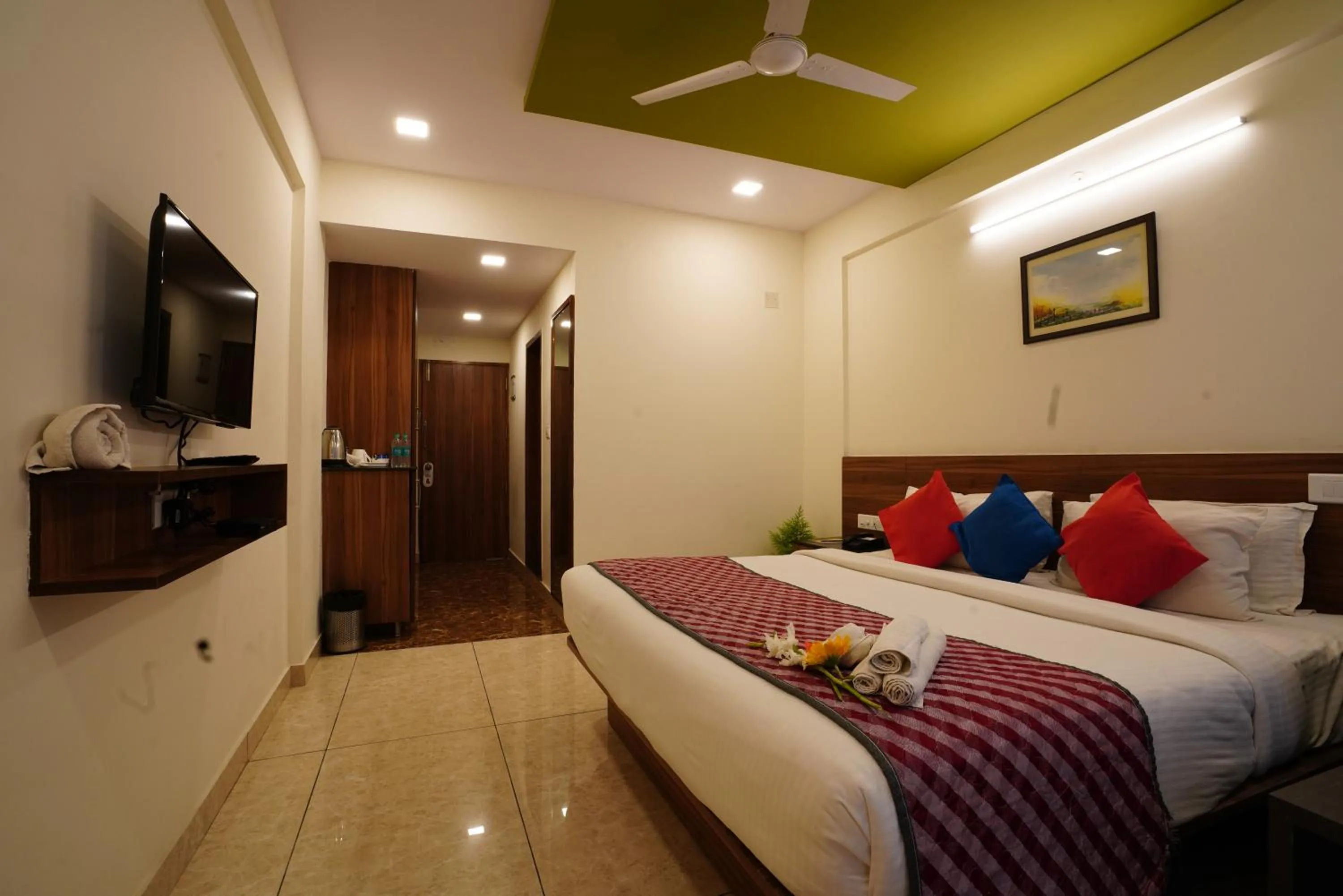 Bedroom, Bed in Silicon Inn Hotel Bangalore Airport