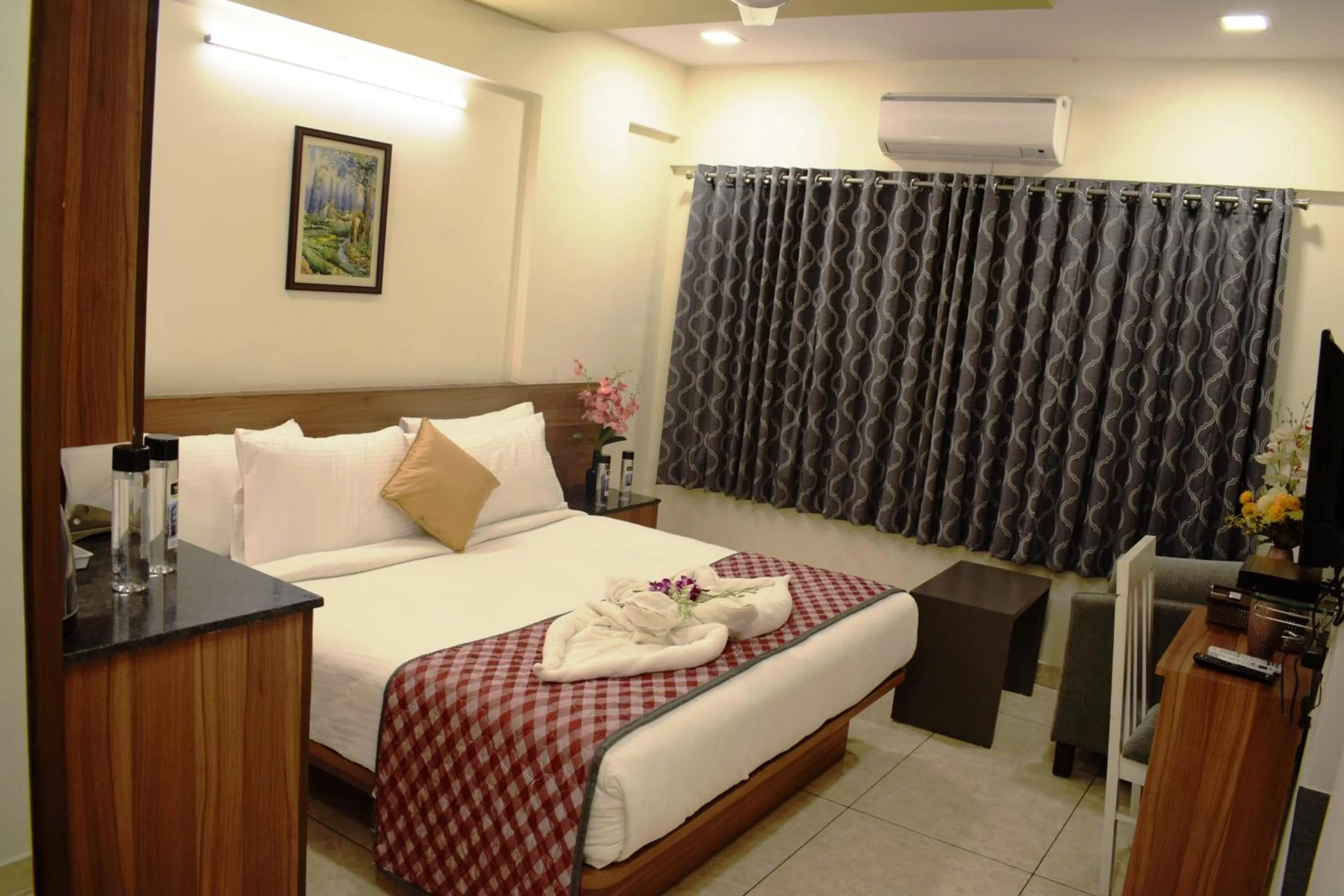 Bed in Silicon Inn Hotel Bangalore Airport