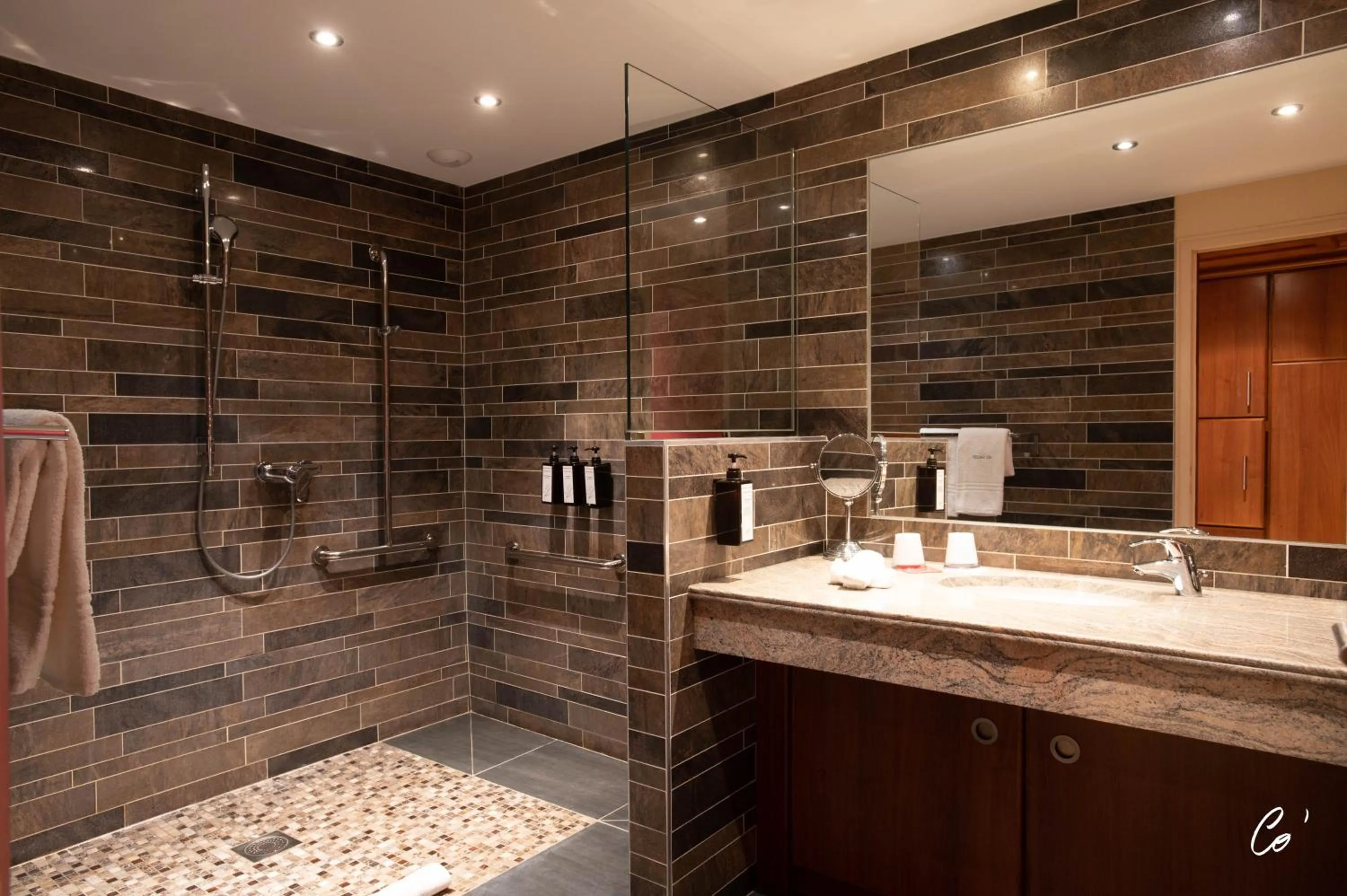 Shower in Les Saules Parc & Spa - Teritoria