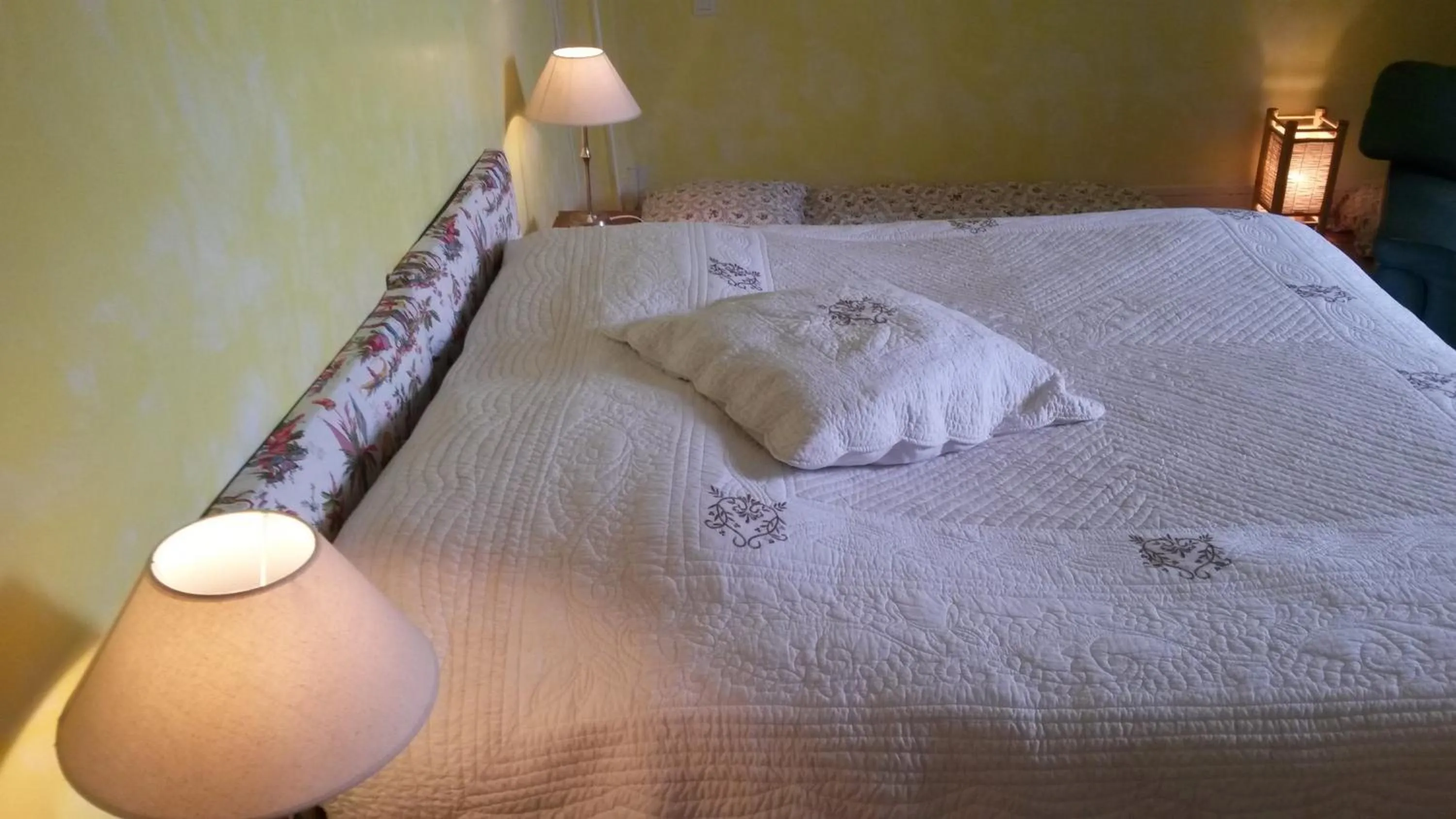 Bed in Villa Dampierre