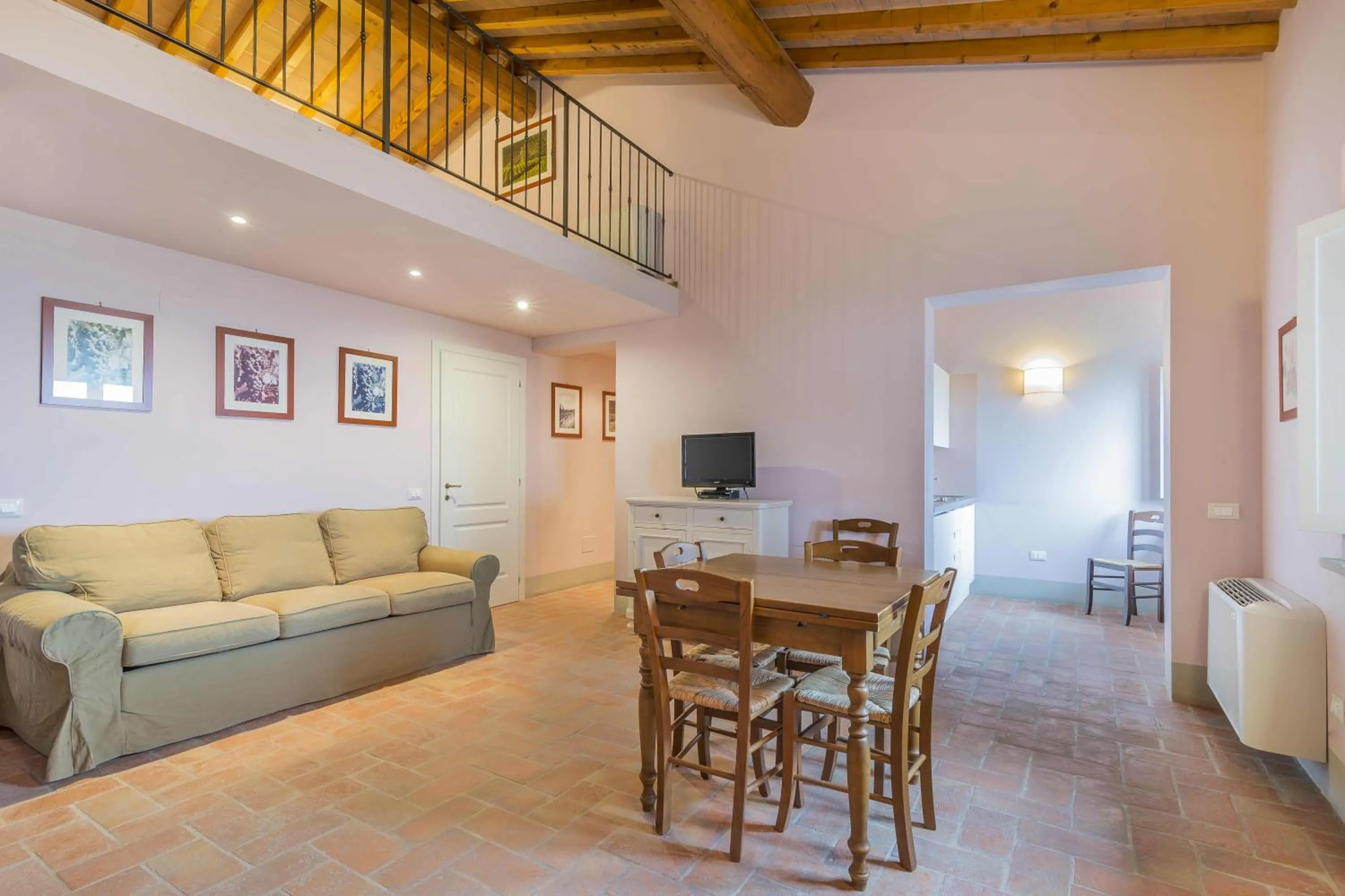 TV and multimedia in Le Sodole Country Resort & Golf