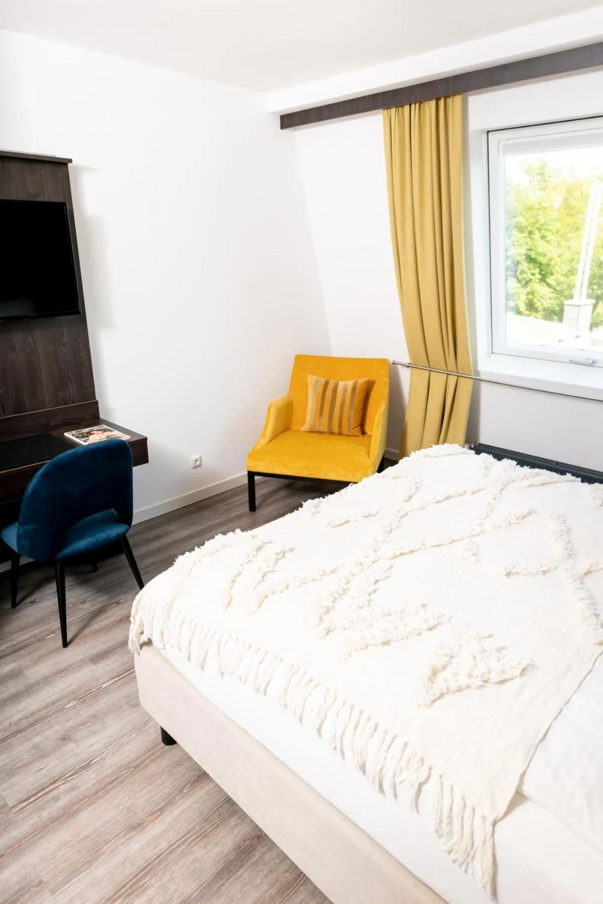 Bedroom, Bed in Luxstay Karben - Self-Check-In