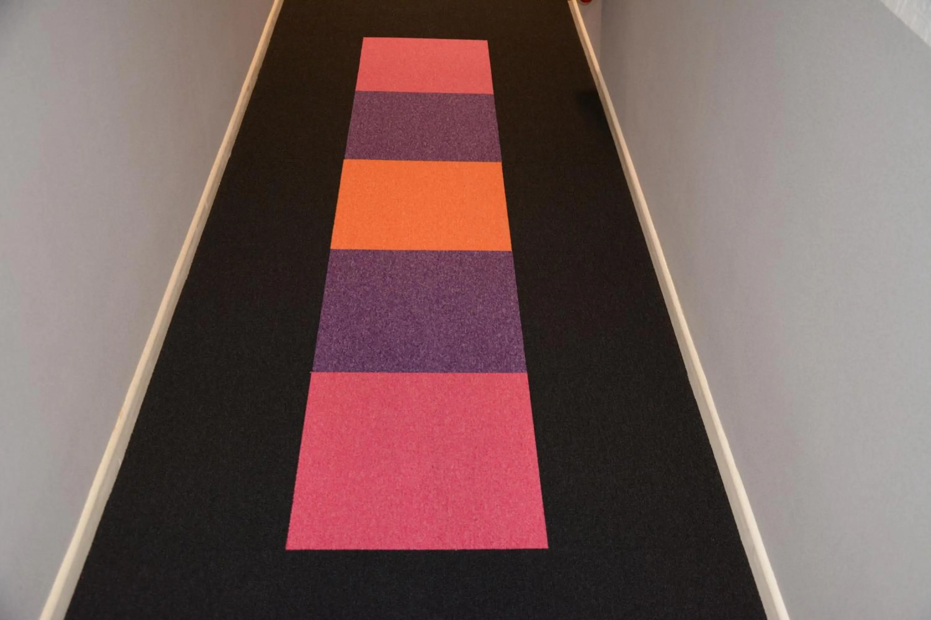 Decorative detail in Logis Hôtel du Centre - Halte idéale en cyclotourisme avec garage à vélos clos