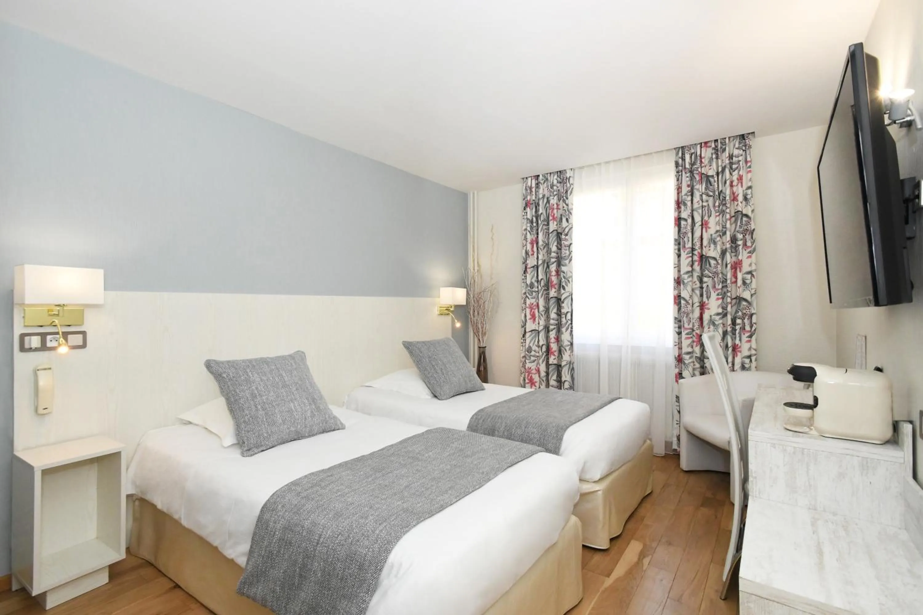 Photo of the whole room, Bed in Logis Hôtel du Centre - Halte idéale en cyclotourisme avec garage à vélos clos