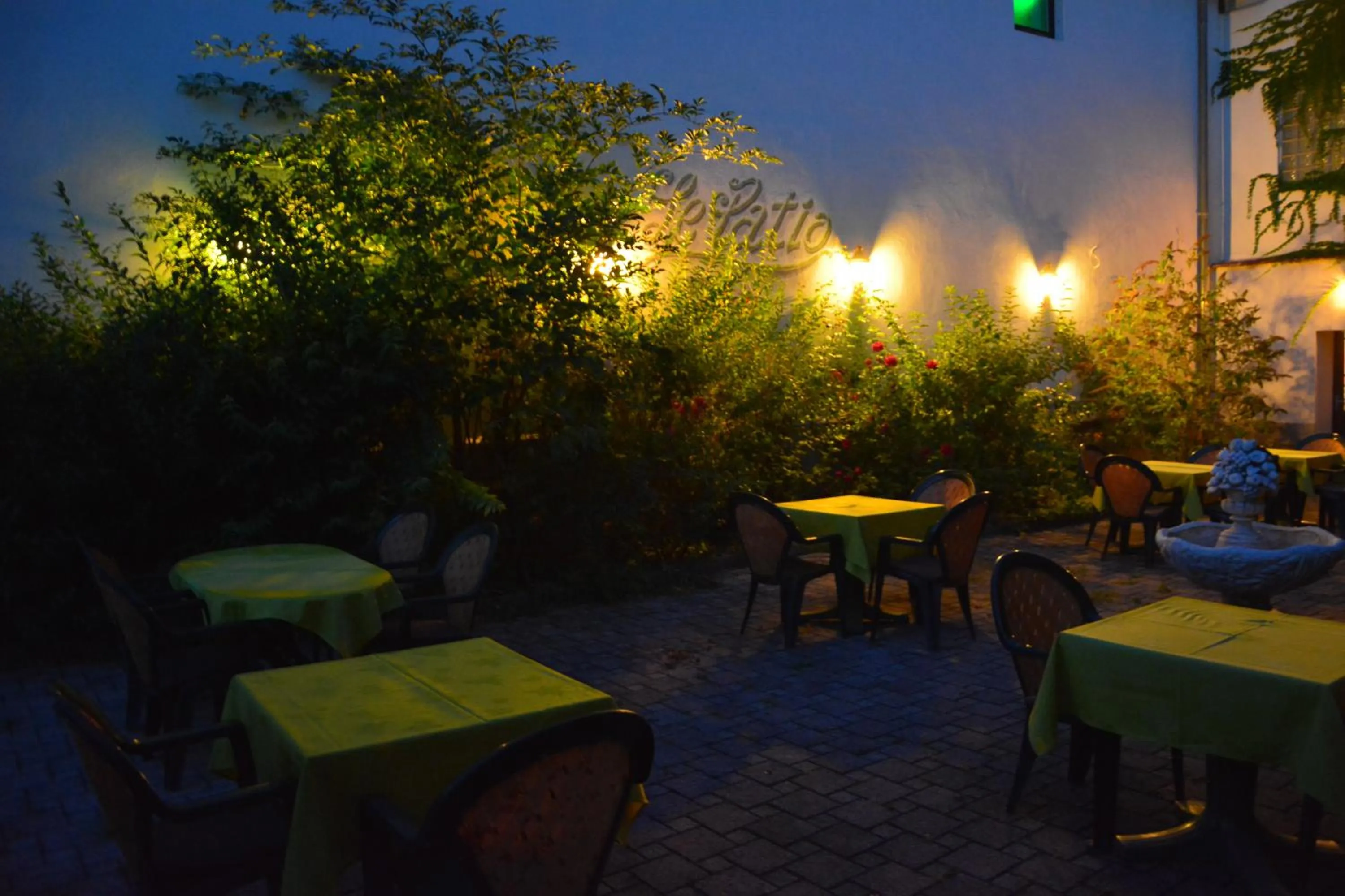Balcony/Terrace in Logis Hôtel du Centre - Halte idéale en cyclotourisme avec garage à vélos clos
