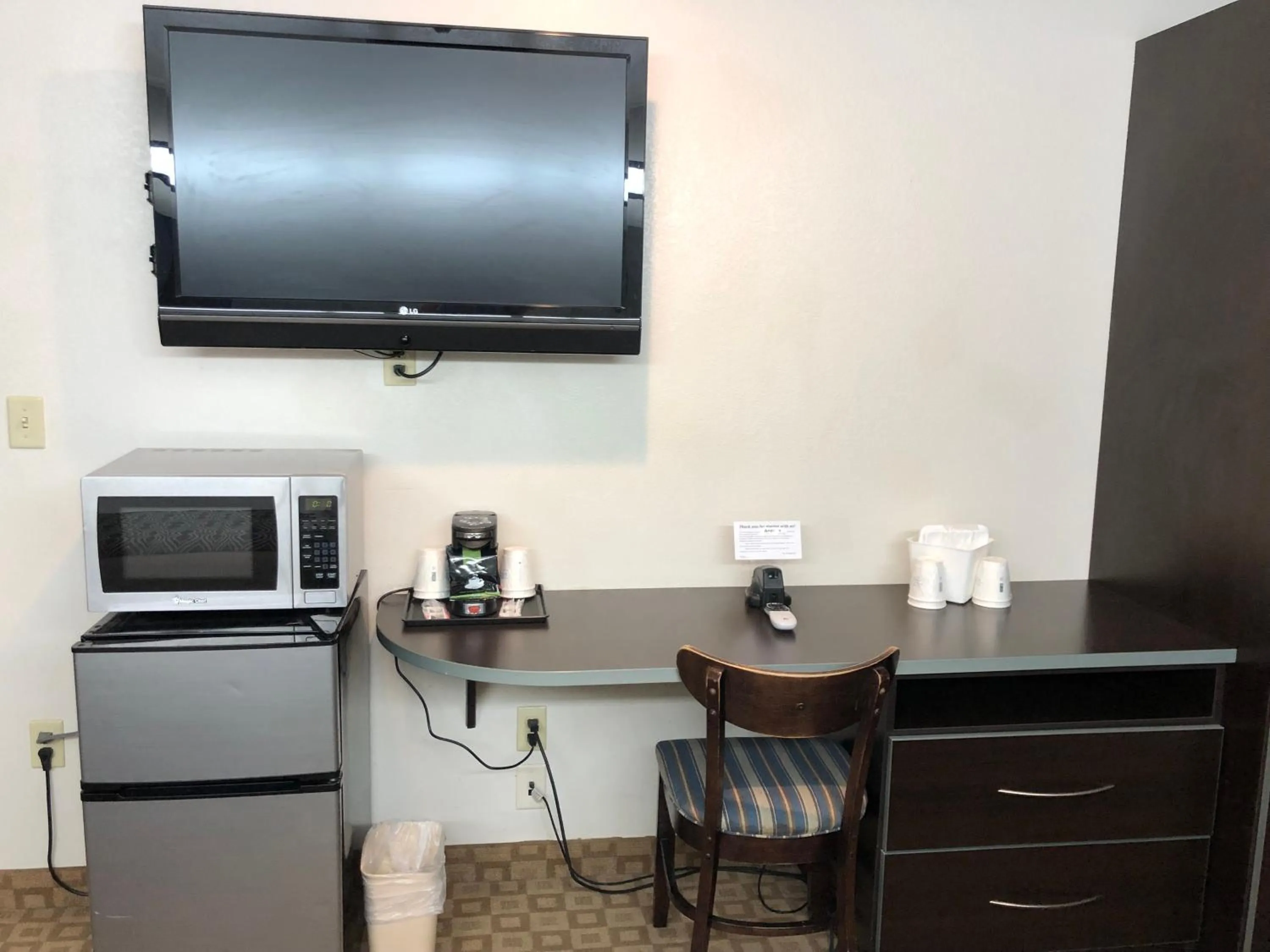 TV and multimedia in Microtel Inn & Suites by Wyndham Klamath Falls