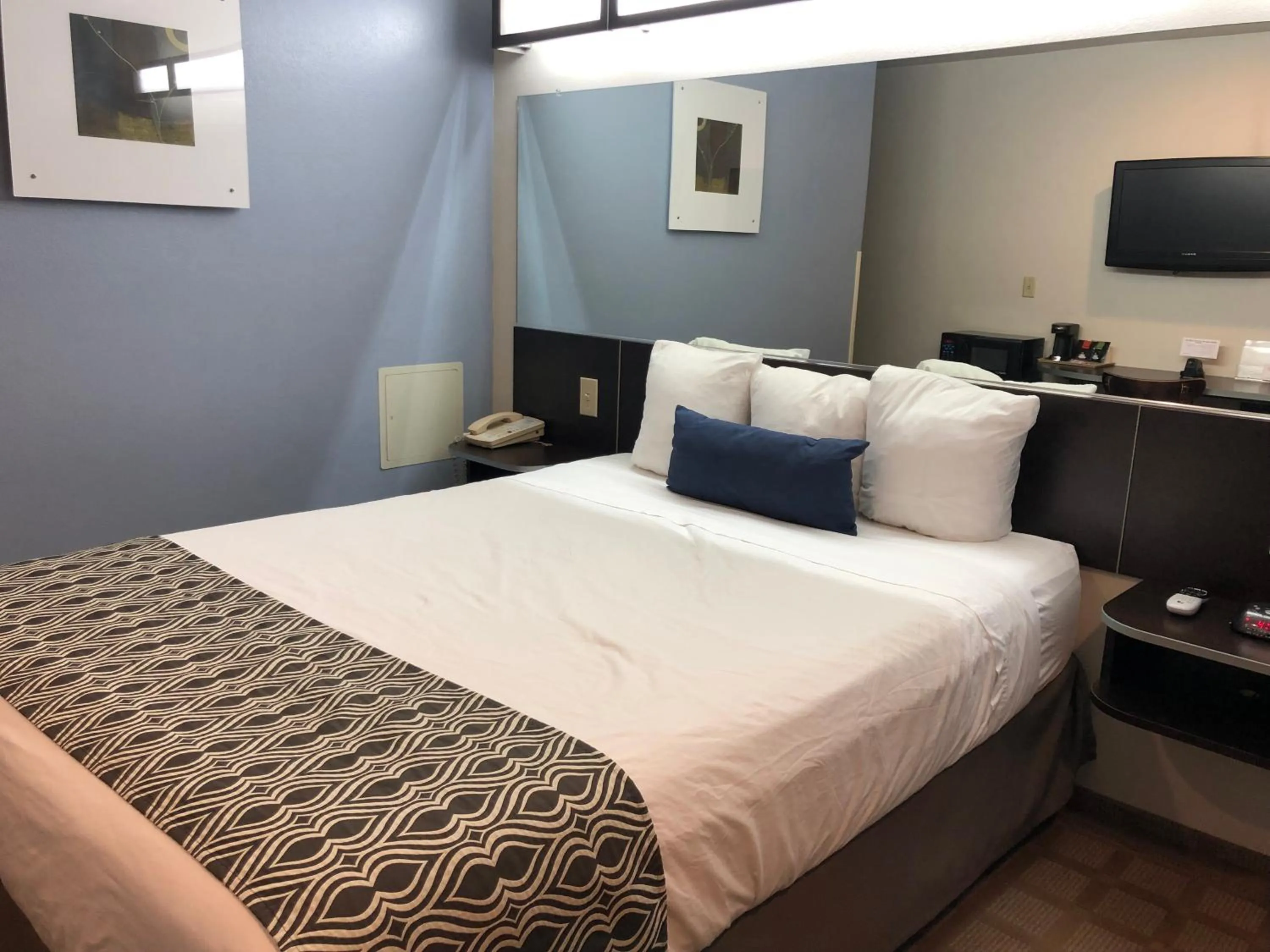 Bed in Microtel Inn & Suites by Wyndham Klamath Falls