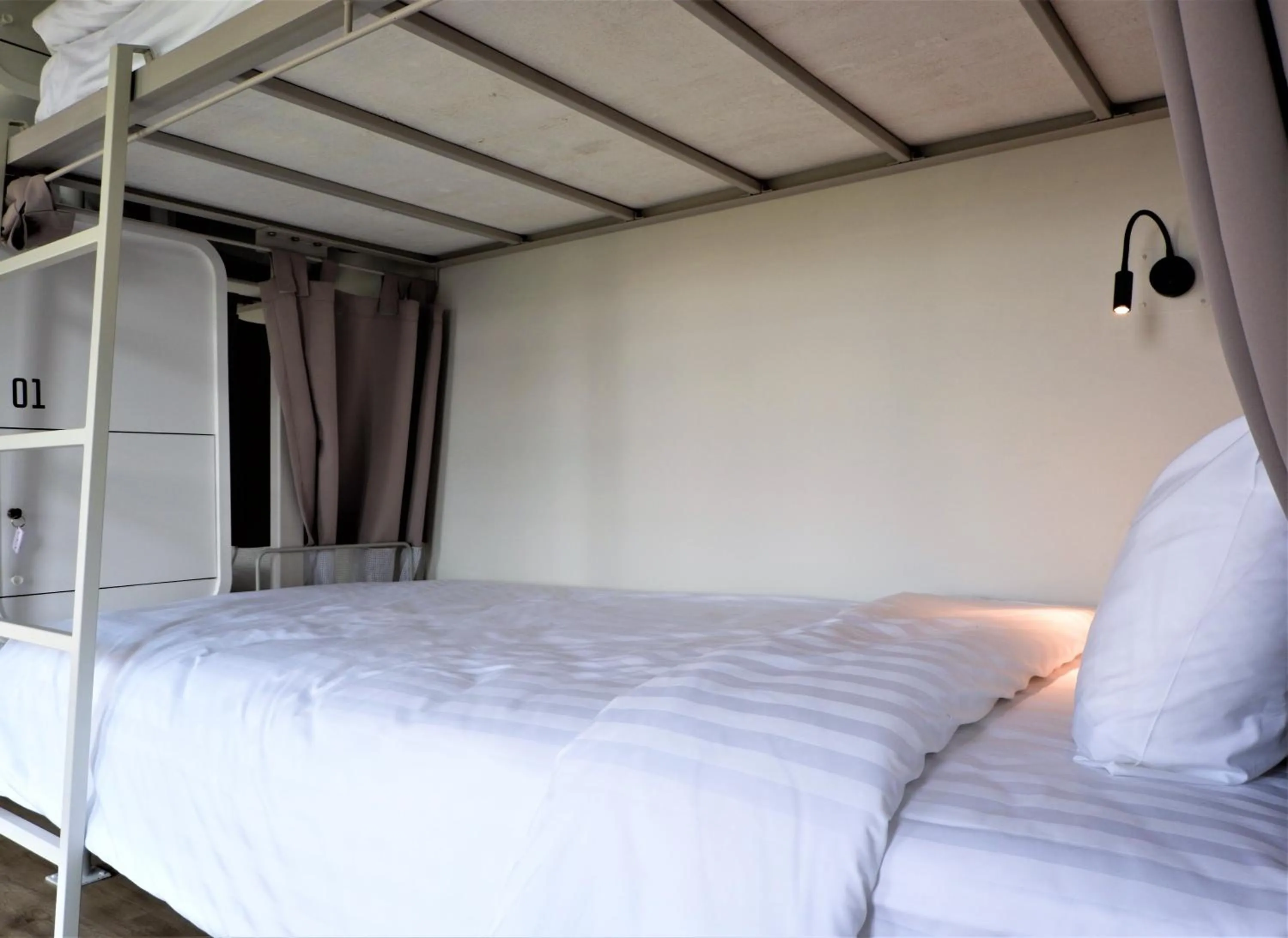 Bedroom, Bed in Bedspread Hostel