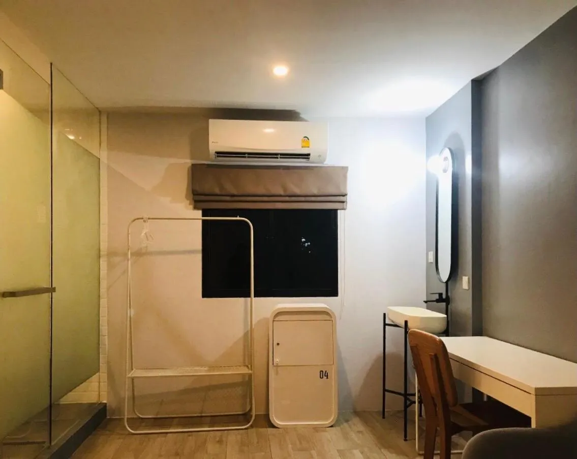 air conditioner in Bedspread Hostel