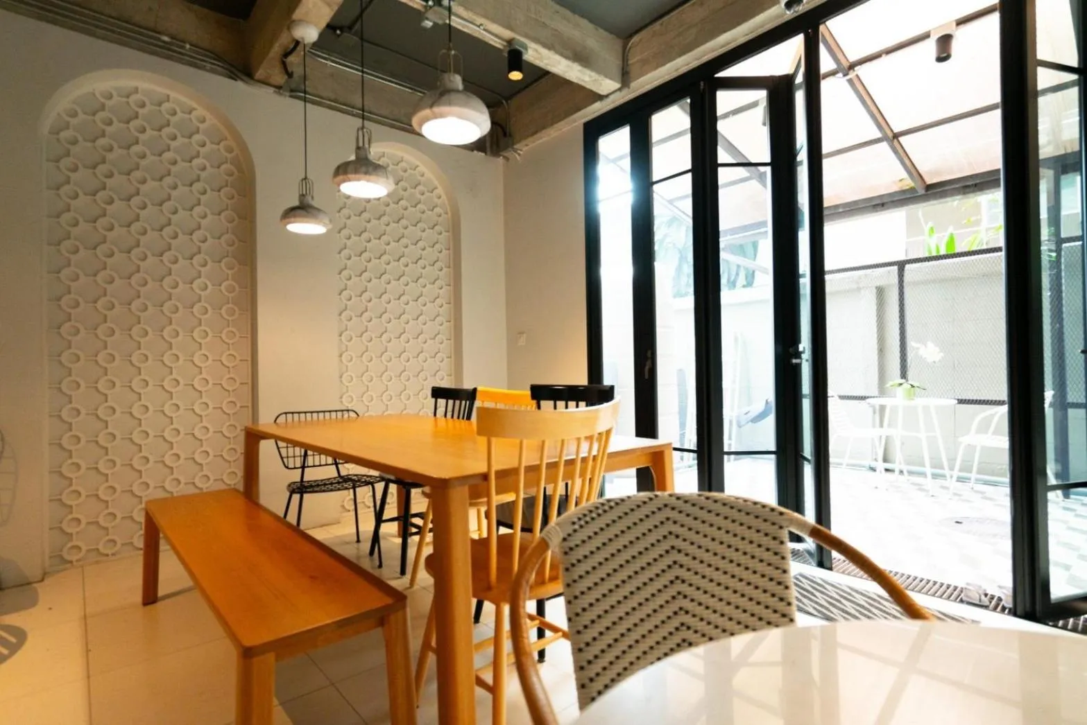 Communal lounge/ TV room in Bedspread Hostel