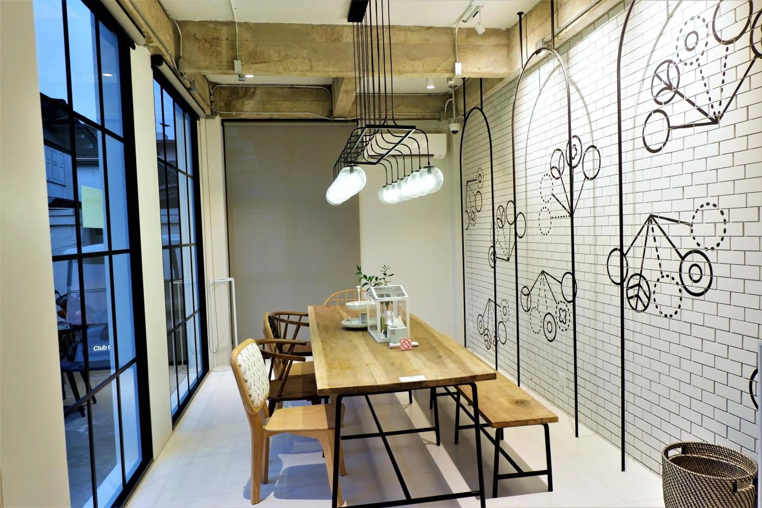 Communal lounge/ TV room in Bedspread Hostel