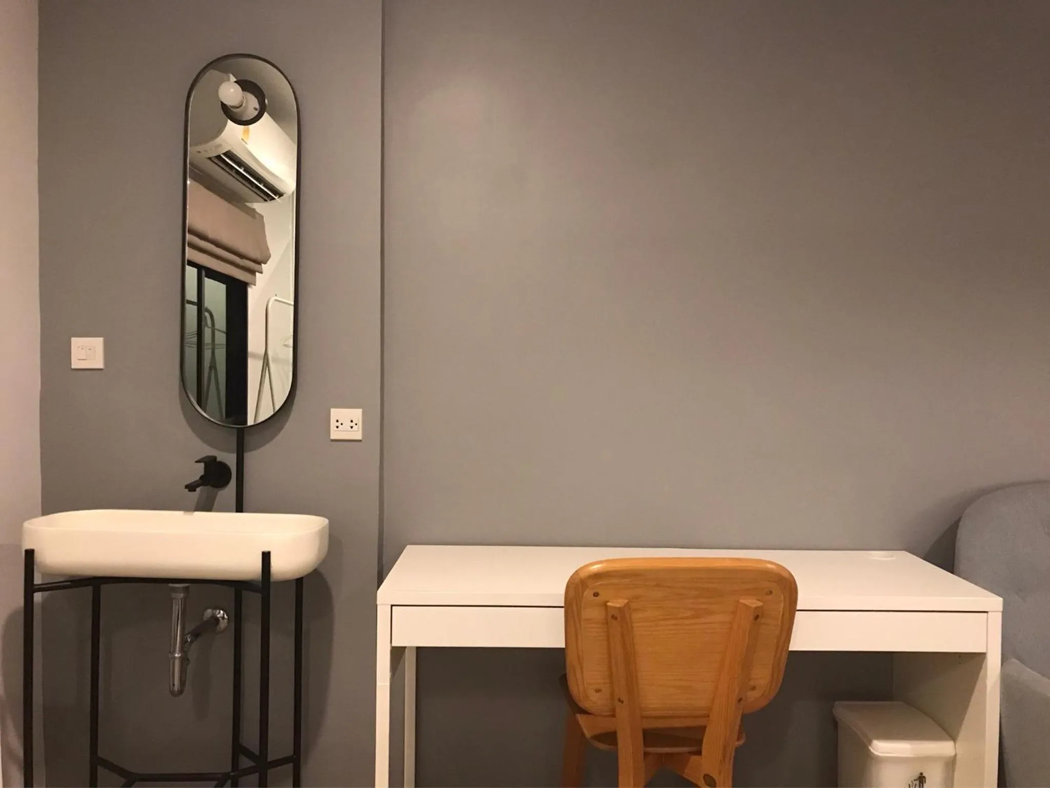 hair dresser in Bedspread Hostel