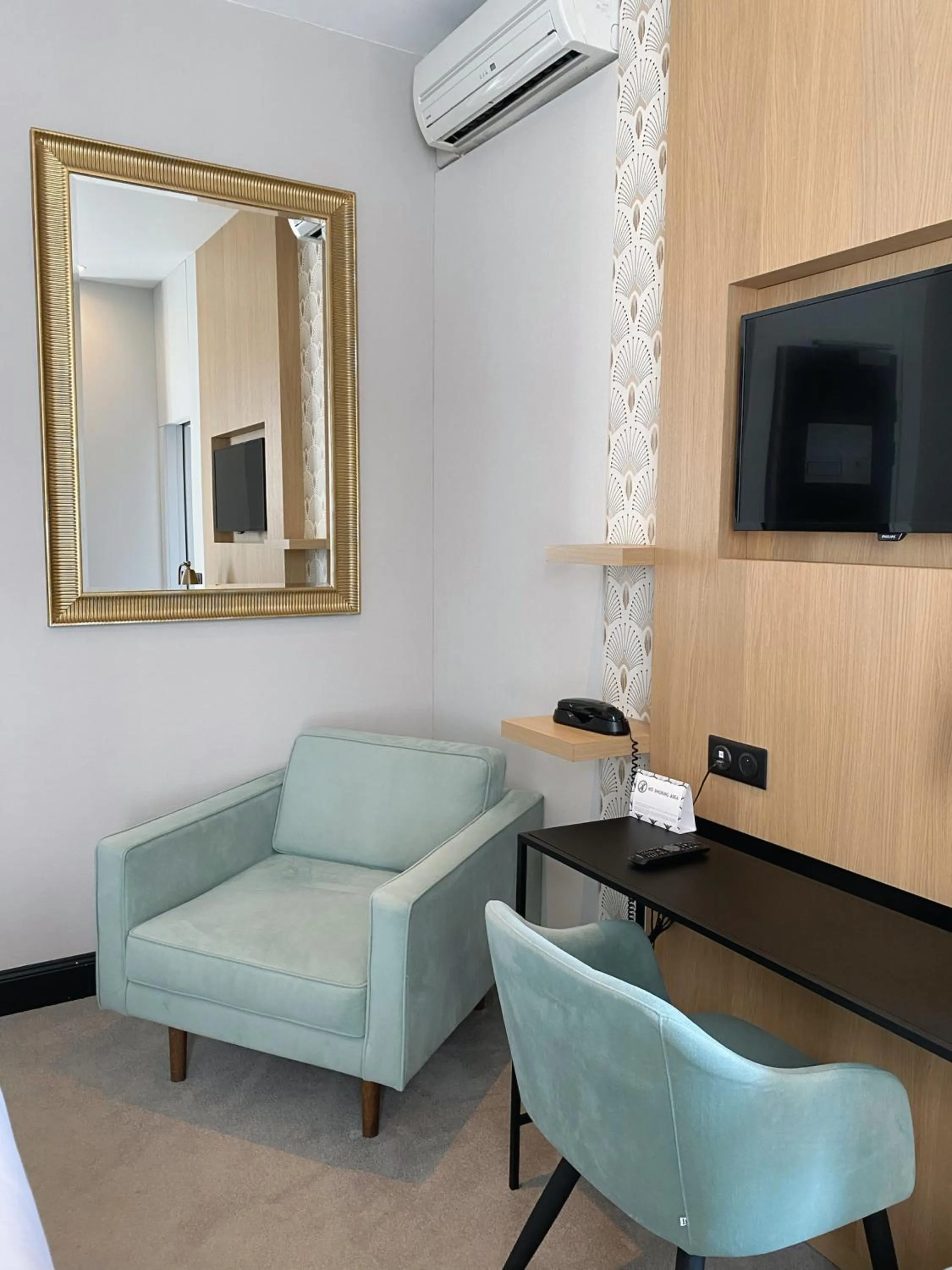 Bedroom in Grand Hôtel Richelieu