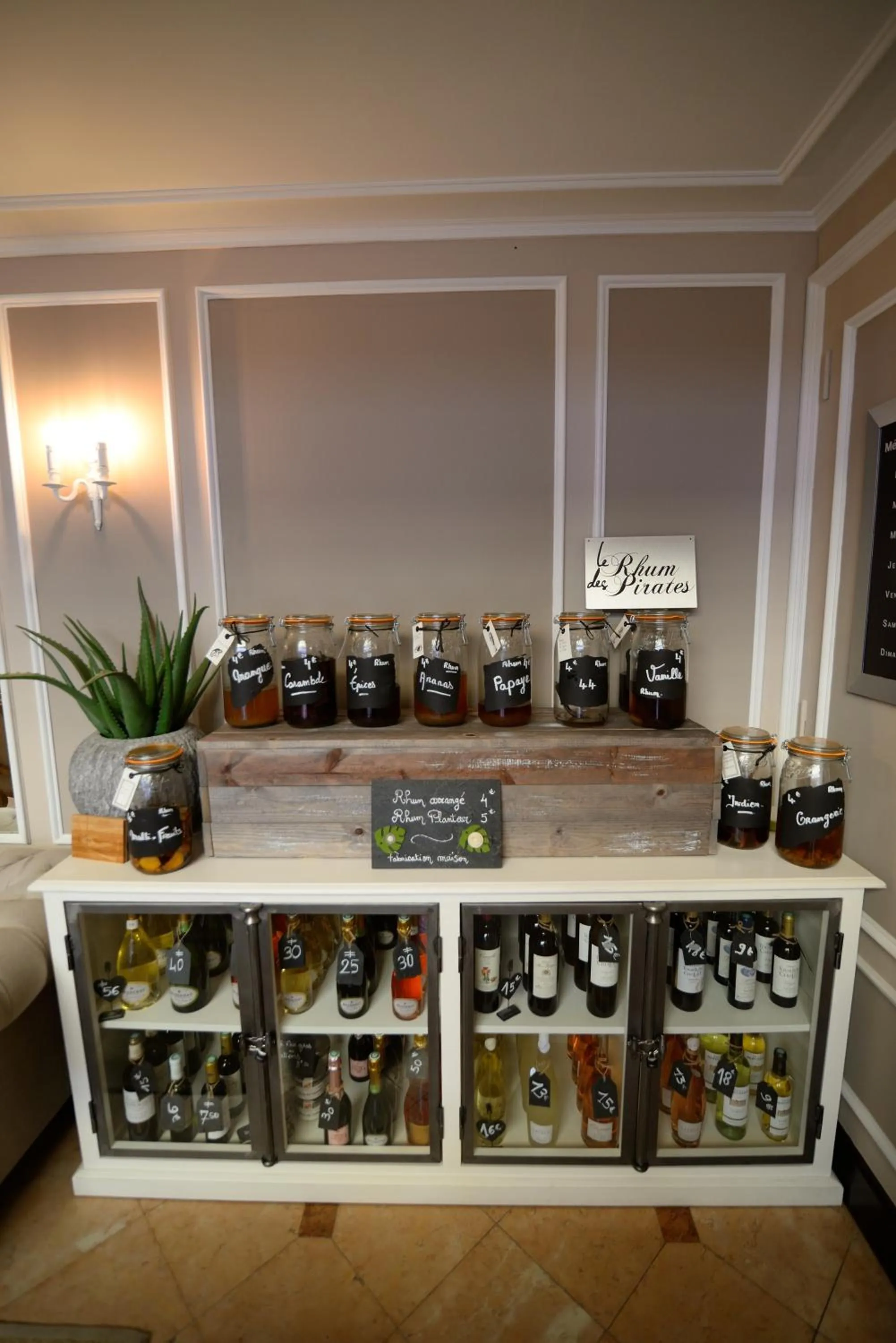 Lounge or bar in Grand Hôtel Richelieu