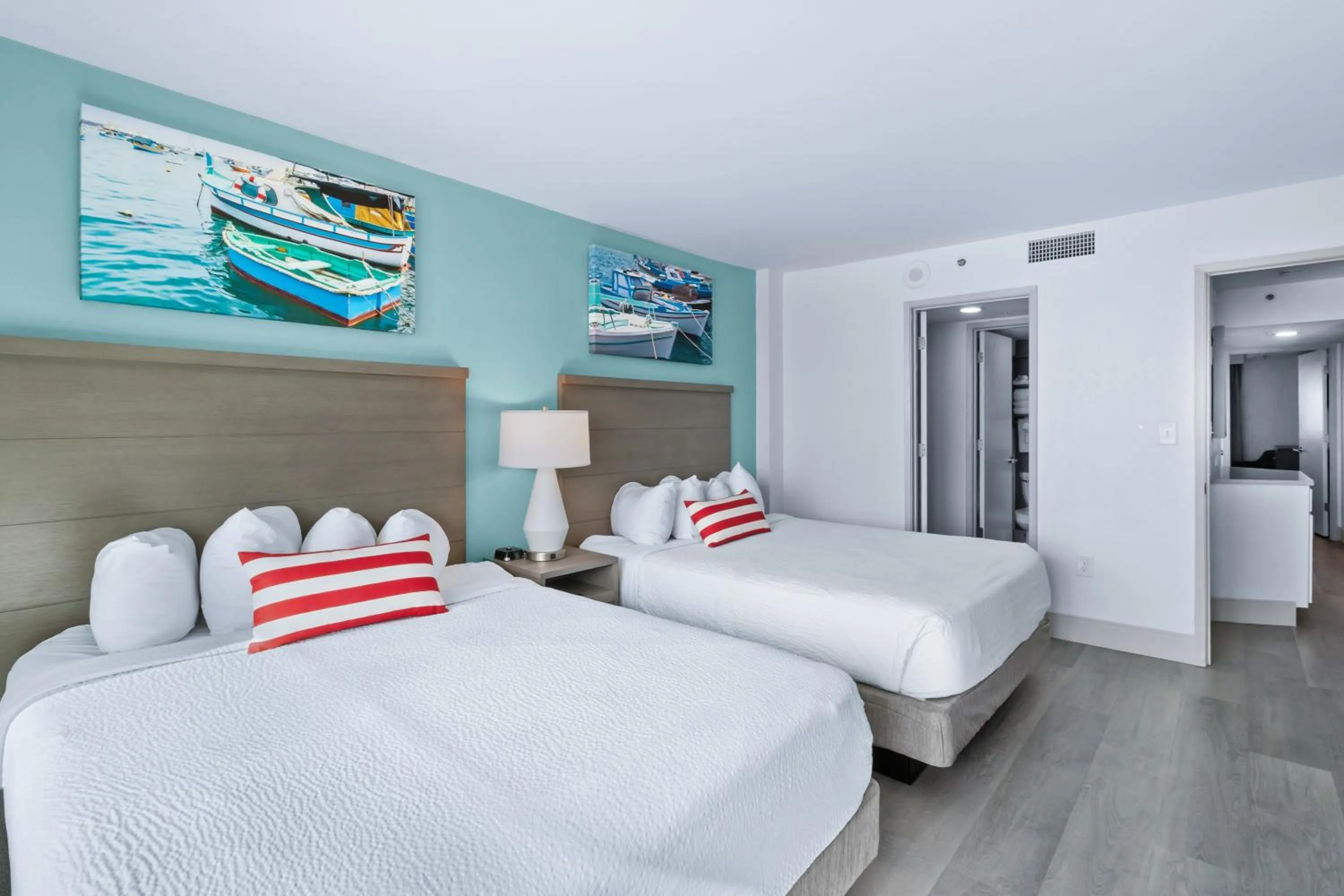 Bedroom, Bed in Compass Cove