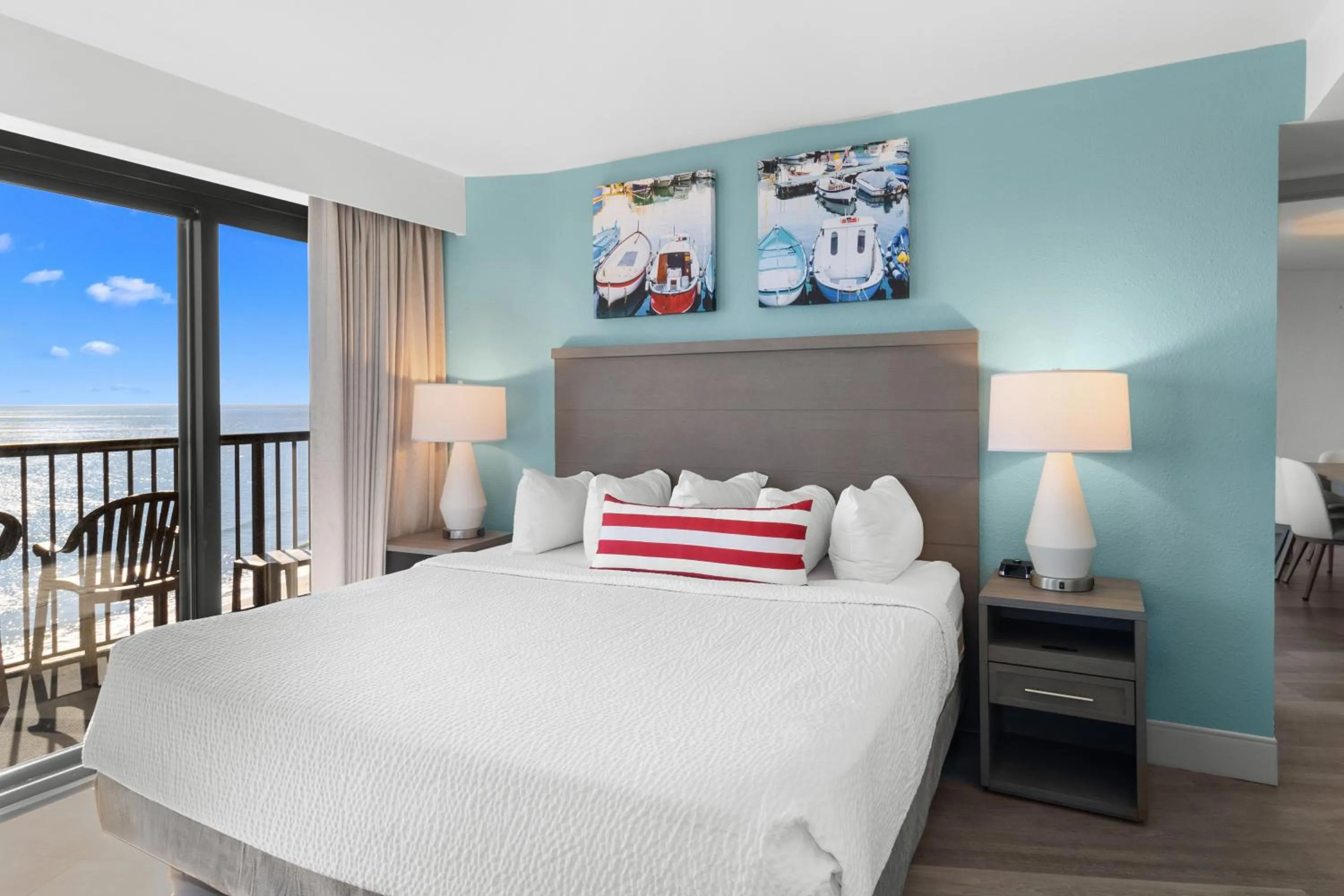 Bedroom, Bed in Compass Cove