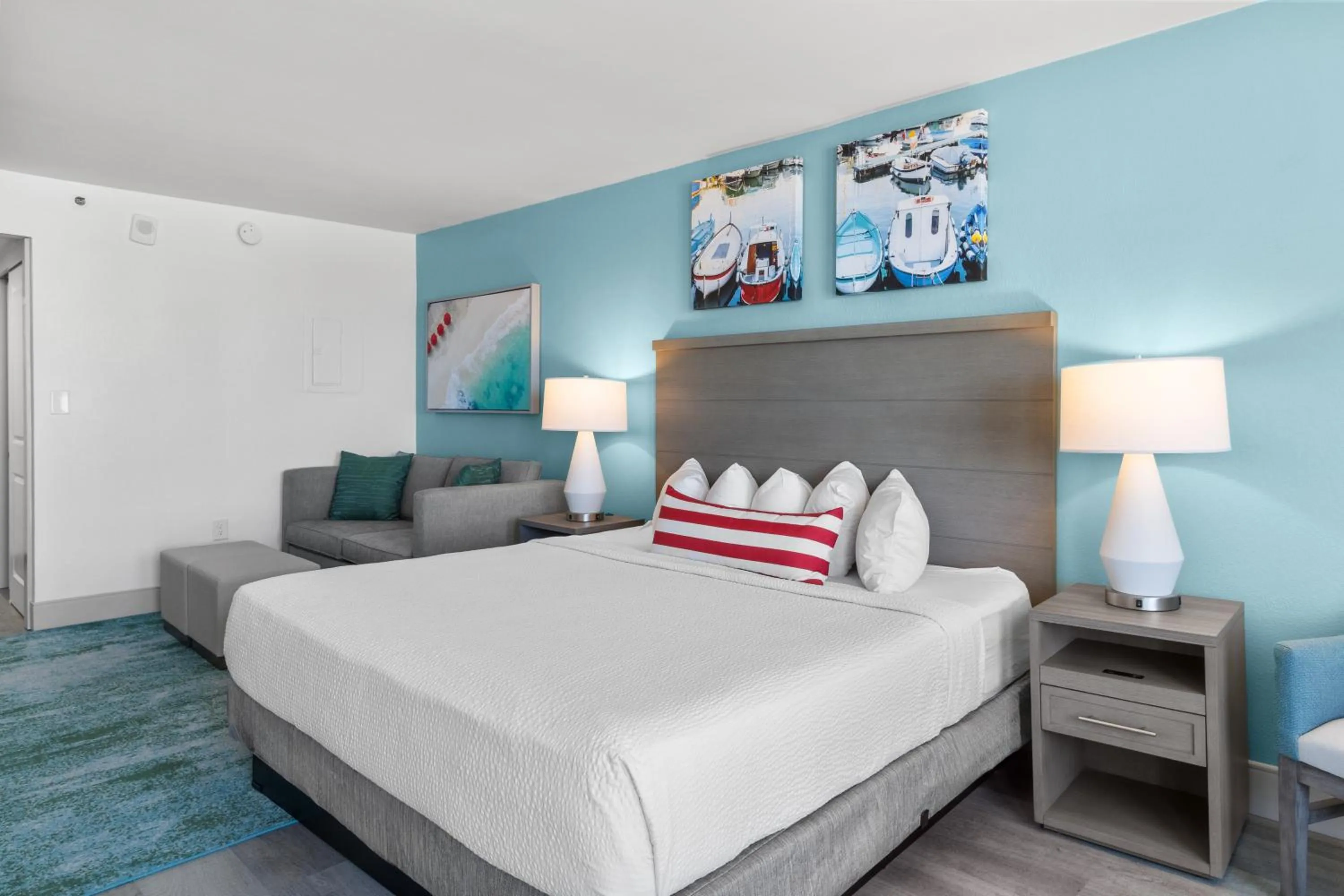 Bedroom, Bed in Compass Cove