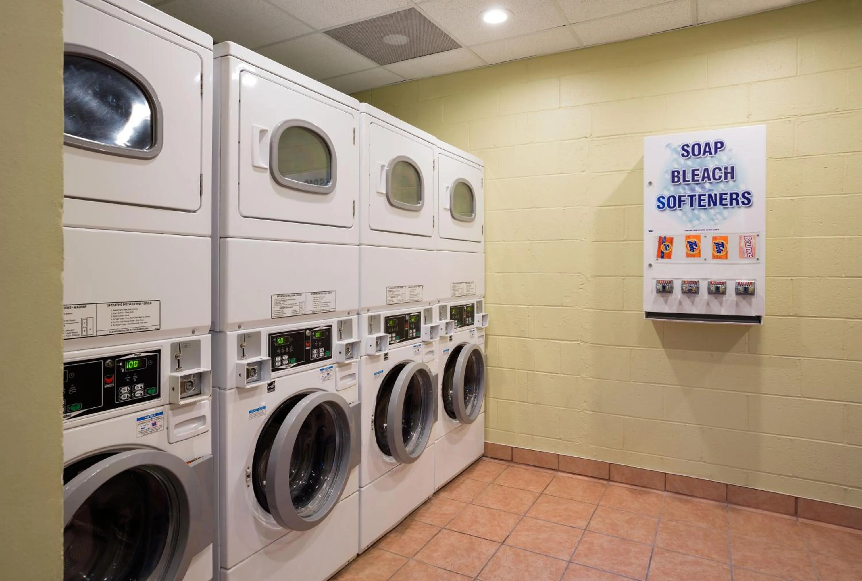 Area and facilities in Compass Cove