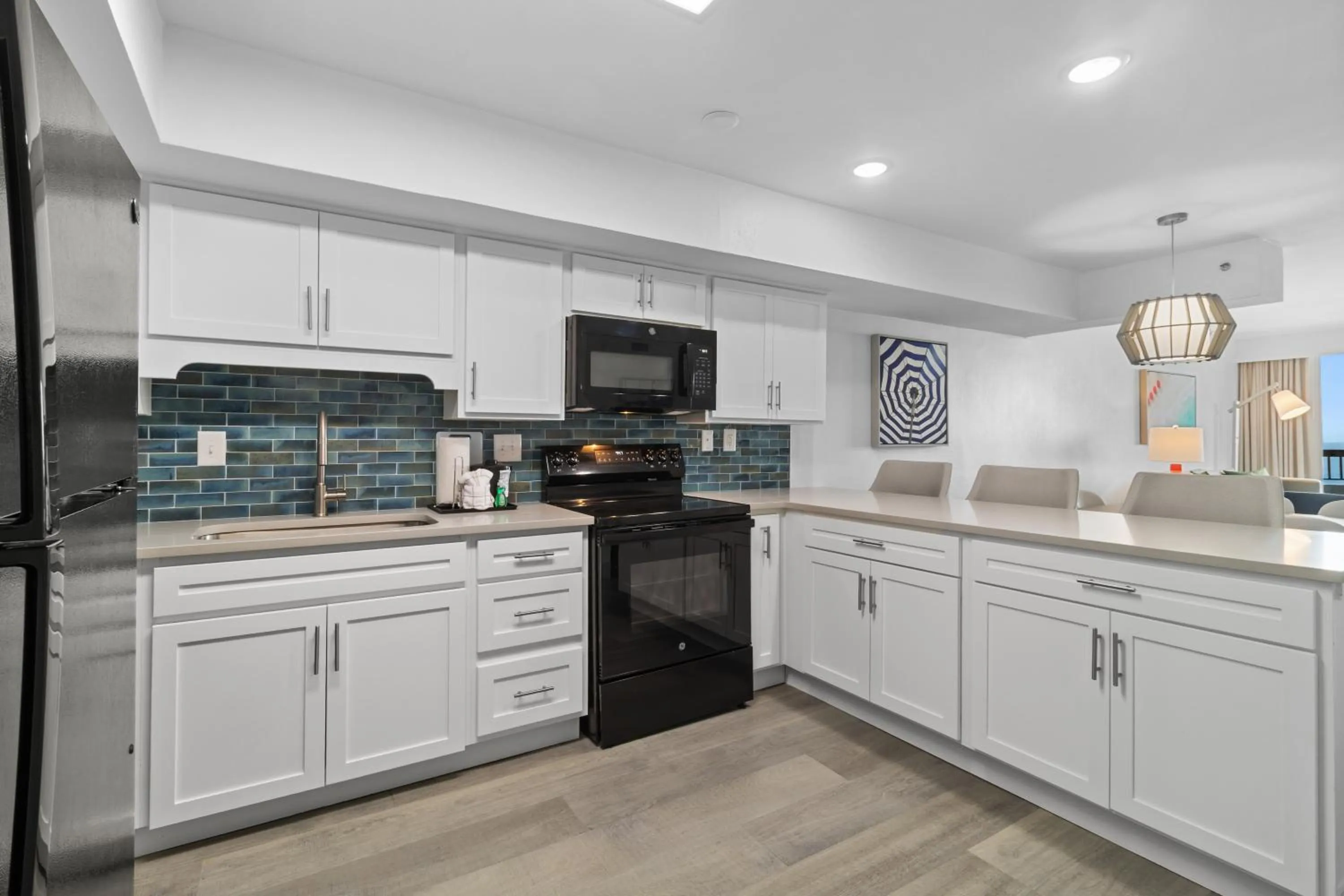 Kitchen or kitchenette in Compass Cove