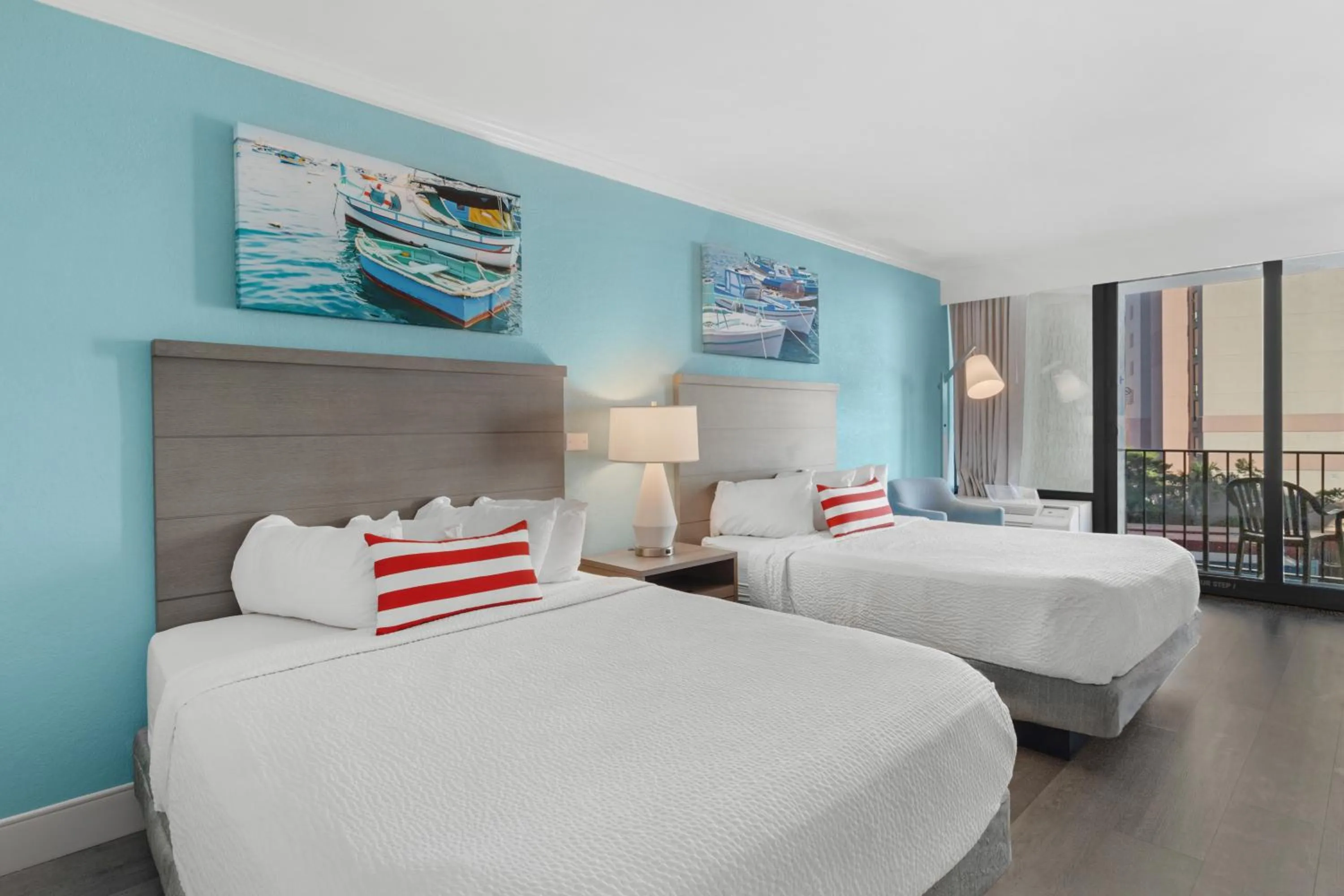 Bedroom, Bed in Compass Cove