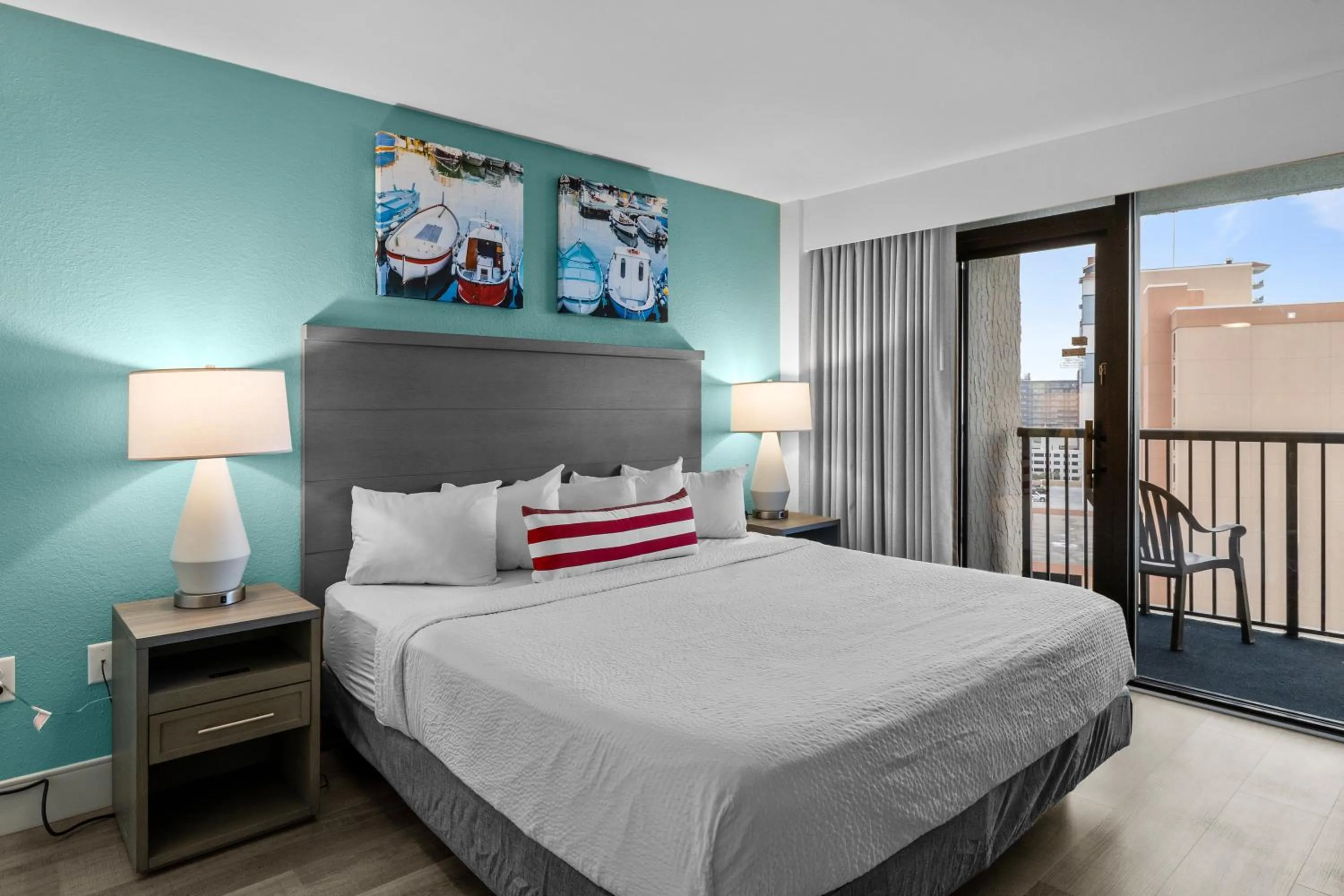 Bedroom, Bed in Compass Cove