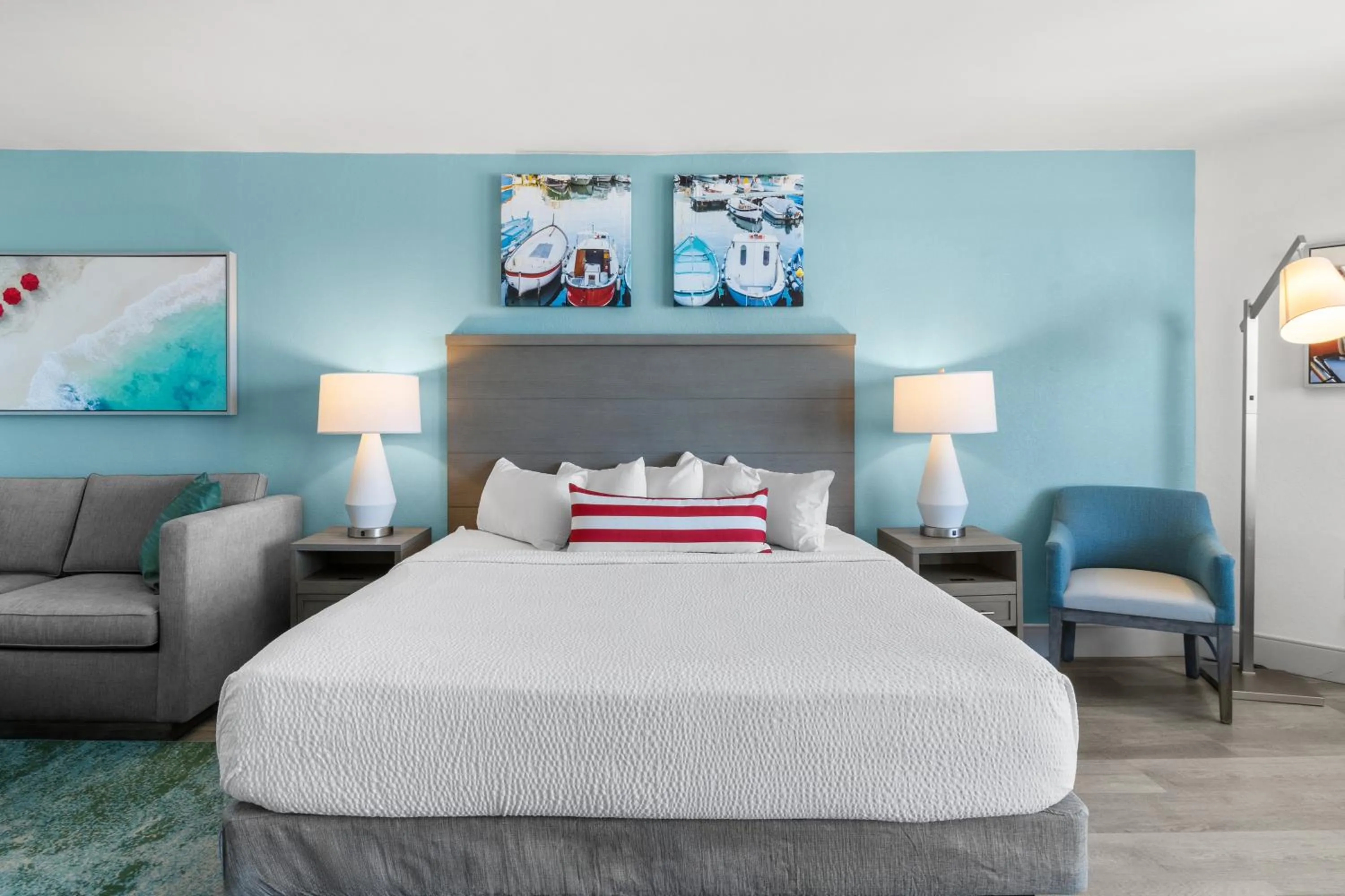 Bedroom, Bed in Compass Cove