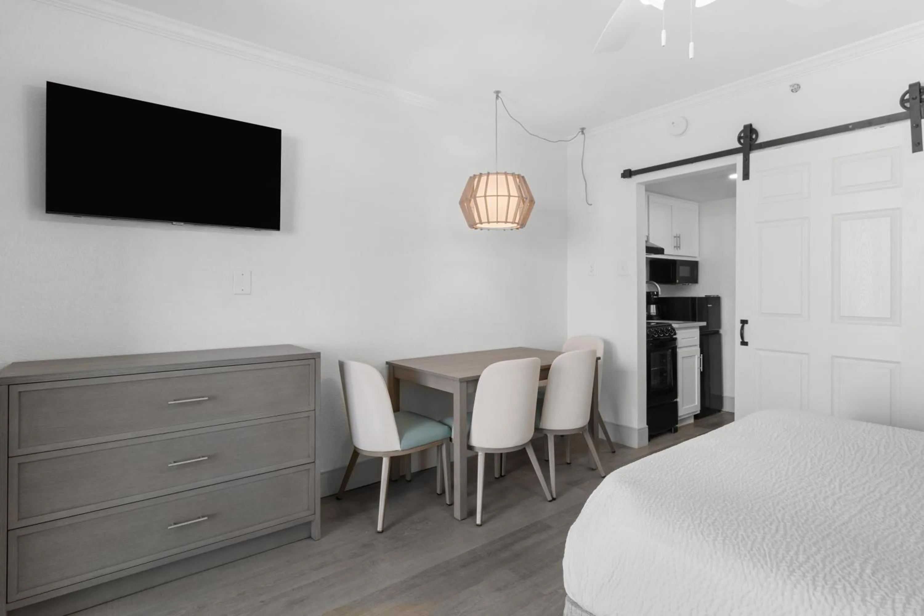 Living room, Bed in Compass Cove