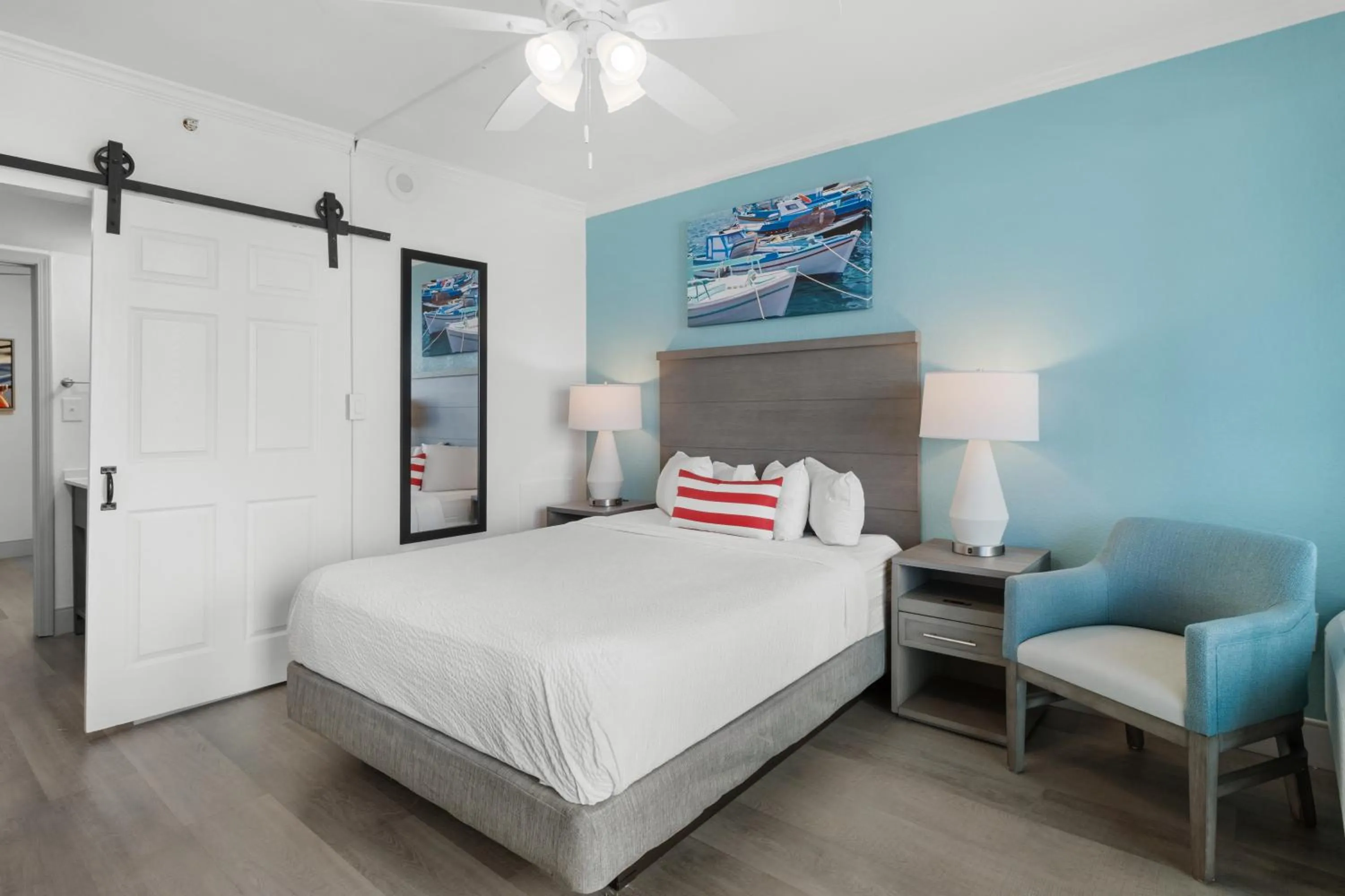 Bedroom, Bed in Compass Cove