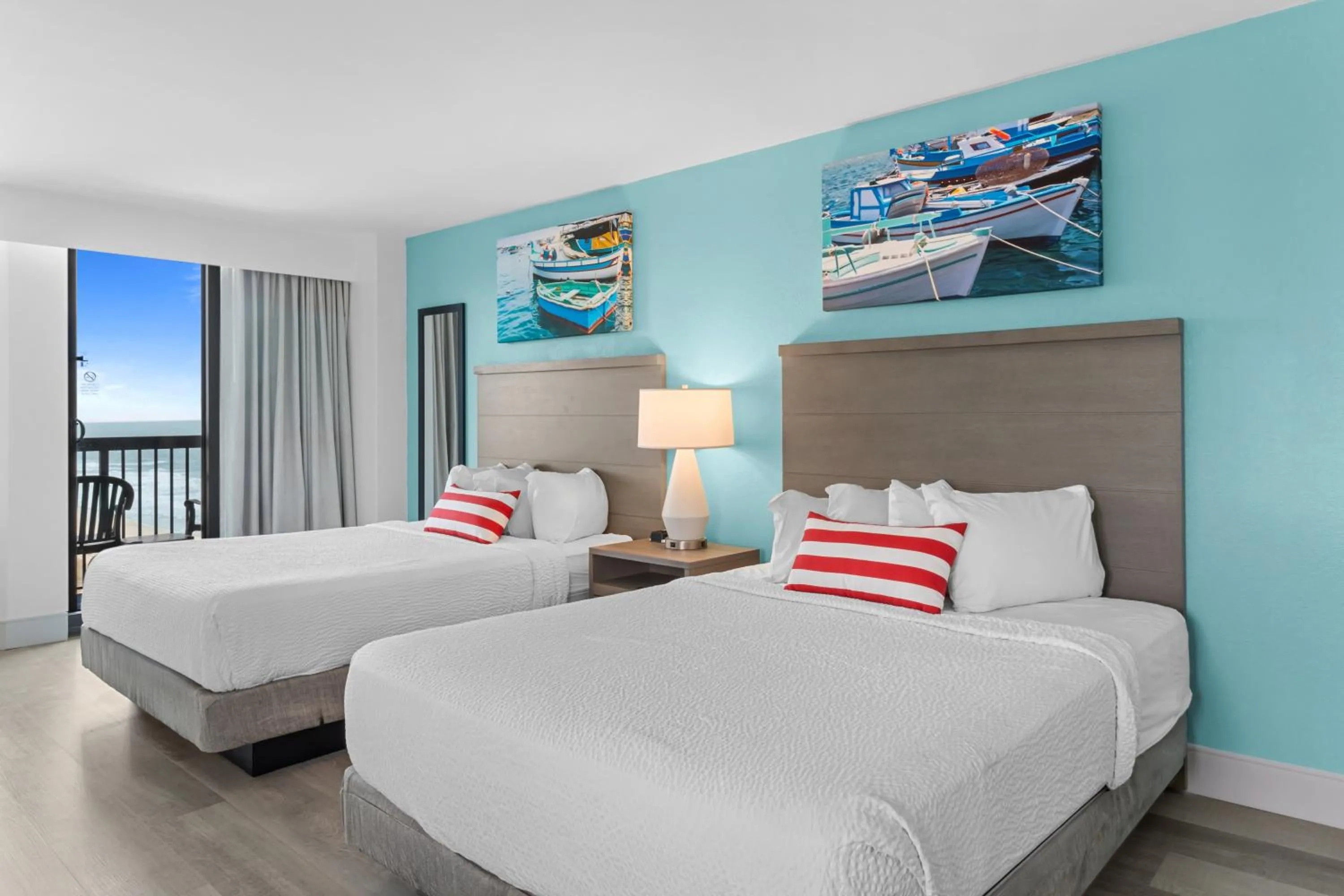 Bedroom, Bed in Compass Cove